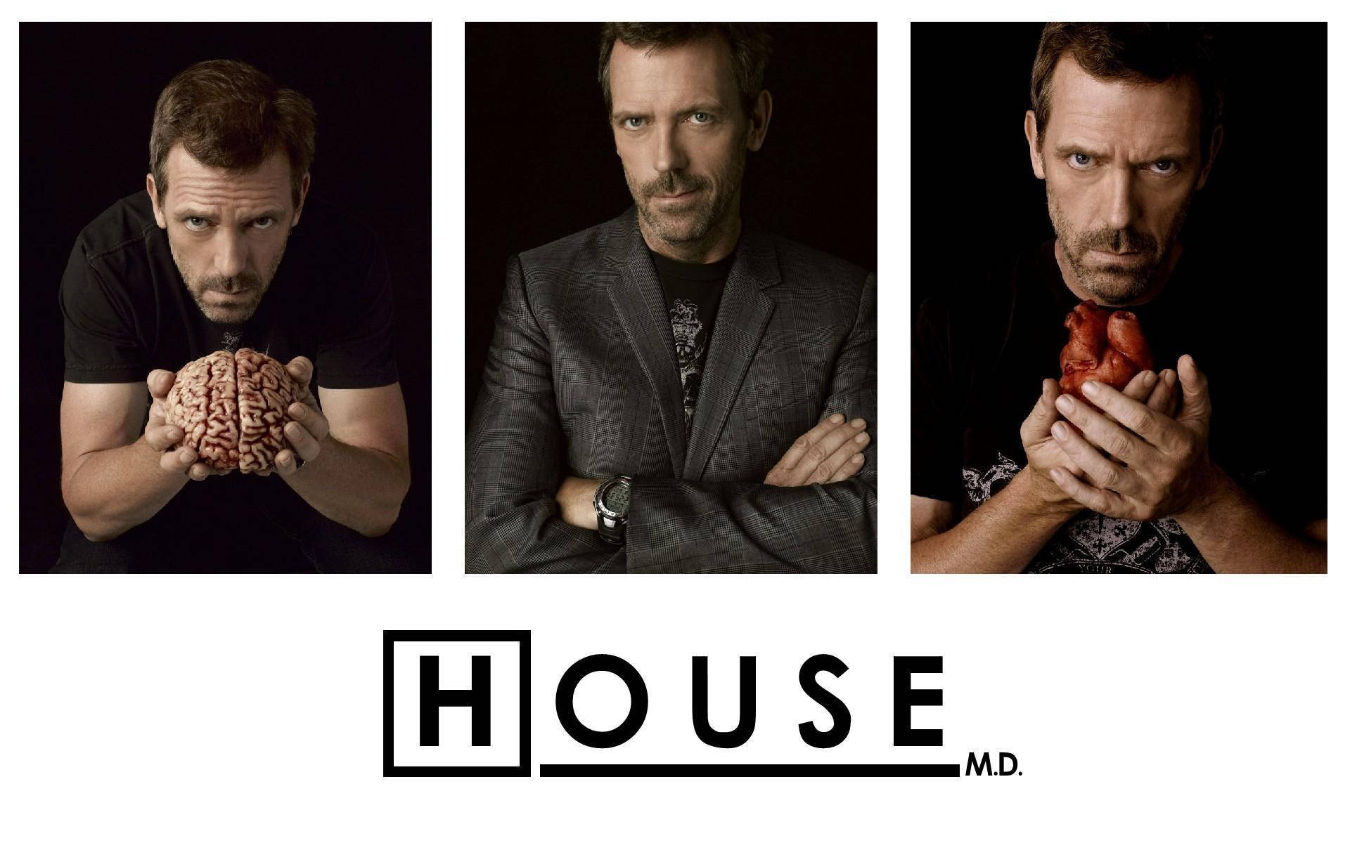 Md 桌布 壁紙 — 演員休·羅瑞飾演Dr. House的三個戲劇性肖像，手持大腦和心臟，黑色背景，下方有節目名稱。