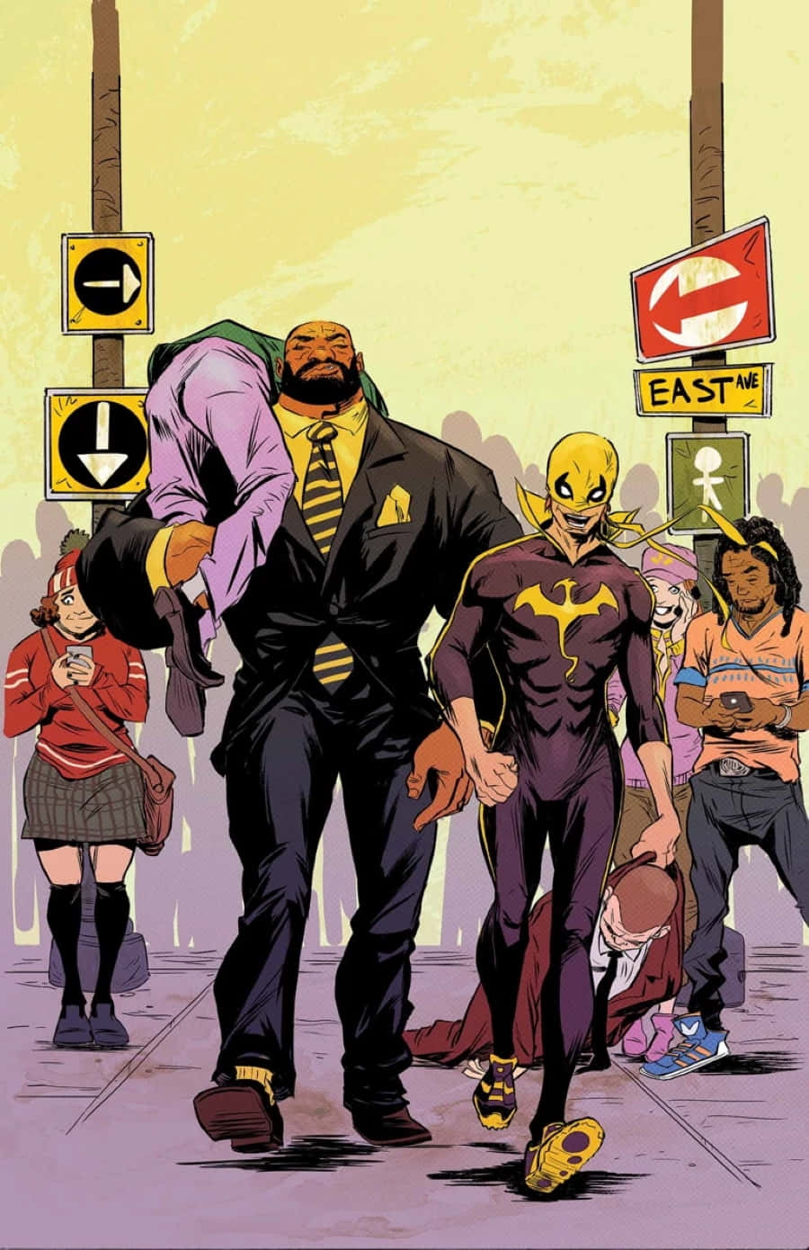 Heroes For Hire 桌布 壁紙 — 漫畫插圖顯示一個穿西裝的大男人抱著一個孩子，與一個穿黃色套裝的超級英雄一起走過一條有行人和路標的城市街道。