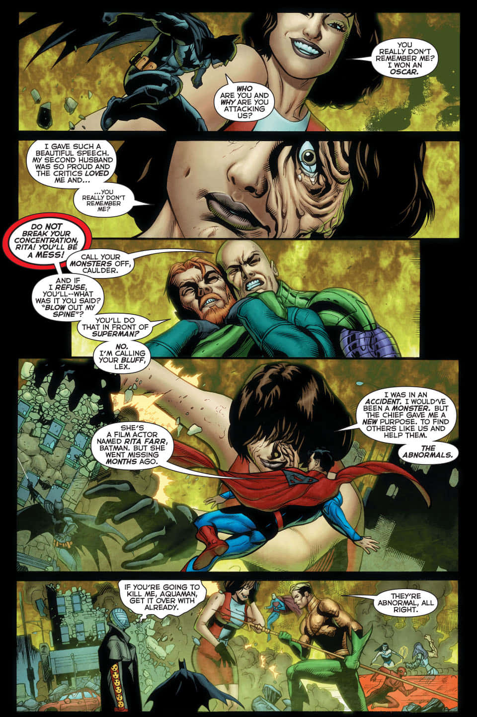 Justice League Doom 桌布 壁紙 — 漫畫書面板顯示蝙蝠俠面對一個自稱是麗塔·法爾的女人，而超人則在廢墟城市景觀中與一個綠色皮膚的惡棍戰鬥。