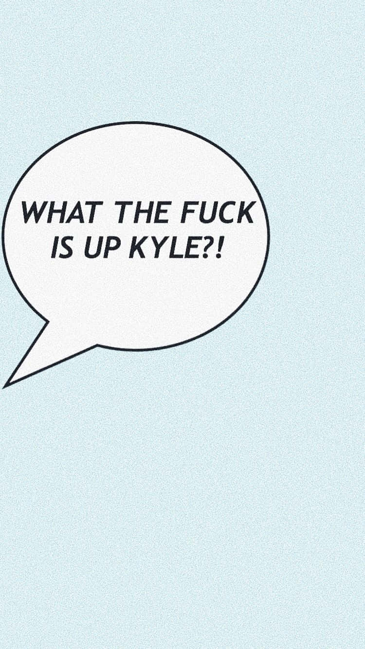 桌布 壁紙 — 漫畫風對話框，粗體文字問「WHAT THE FUCK IS UP KYLE?!」，背景為淺藍色紋理。