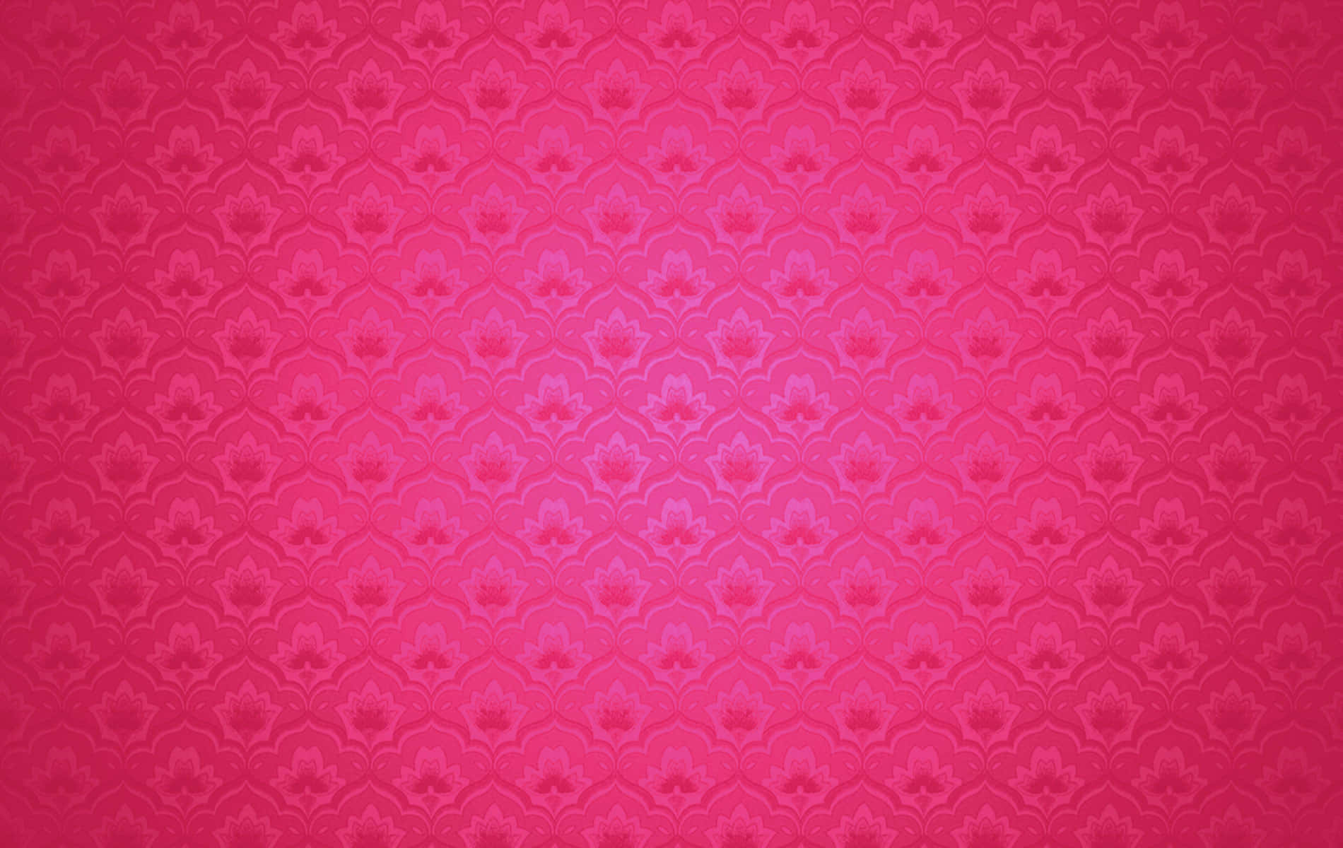 Pink Pattern 桌布 壁紙 — 漸變粉紅色壁紙，帶有重複的大馬士革花卉圖案，從深洋紅色漸變到淺玫瑰色。