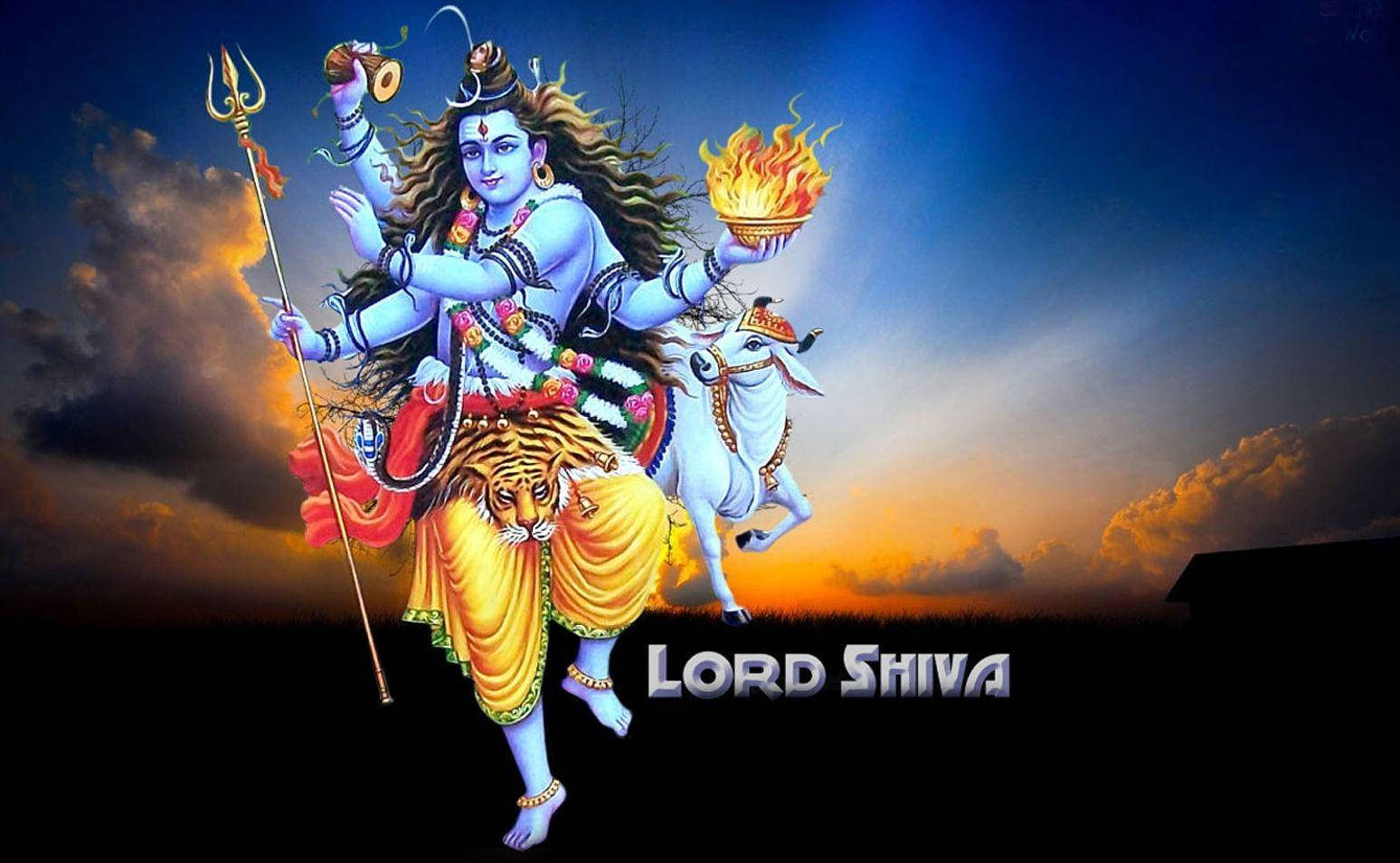 Mahadev 桌布 壁紙 — 濕婆神騎著一頭白牛，在熾熱的日落天空下，手持三叉戟和火焰碗。