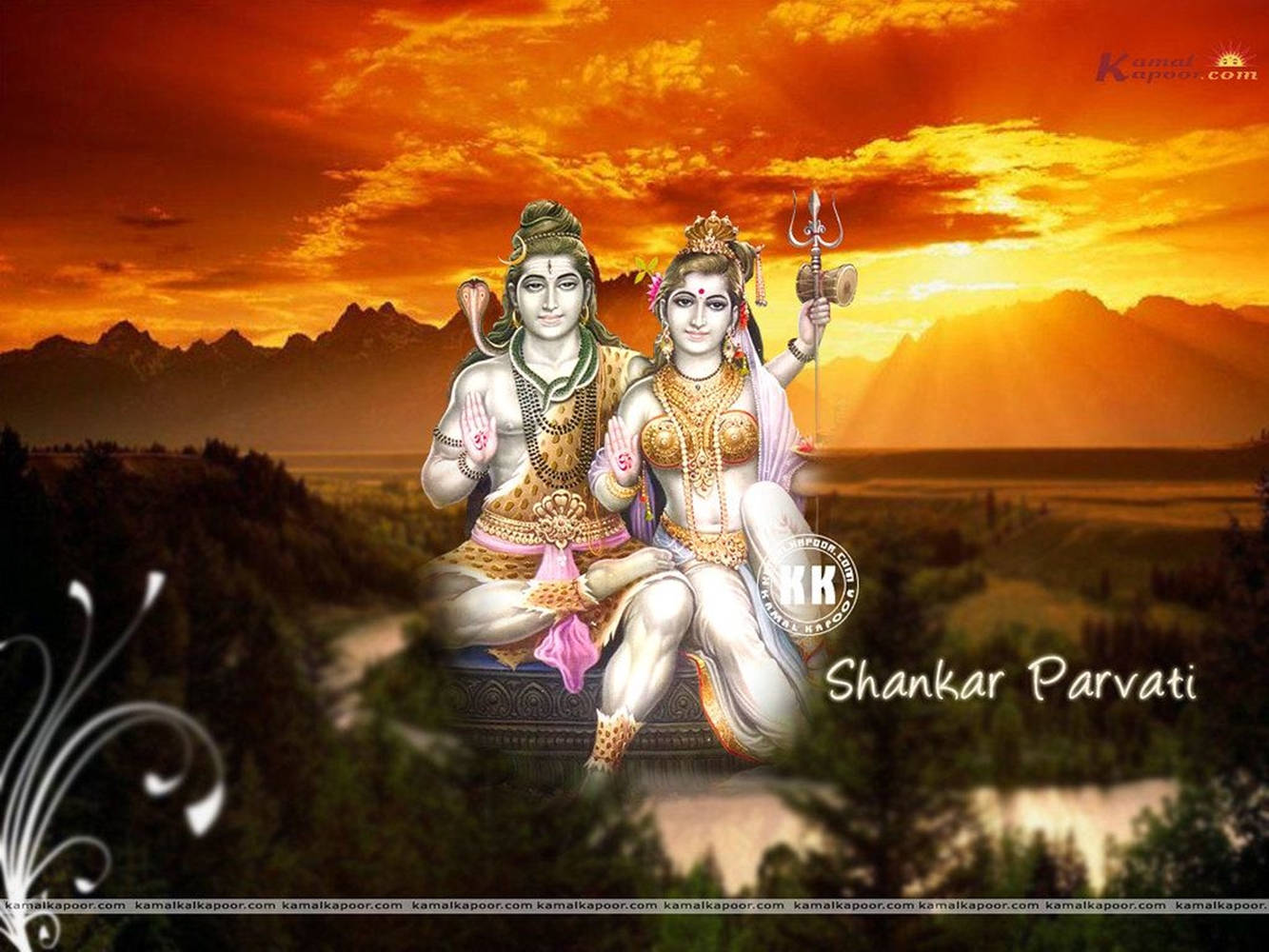 shiva parvathi 桌布 壁紙 — 濕婆與帕爾瓦蒂並坐在寶座上，背景是山巒地形上熾熱的橙色日落。