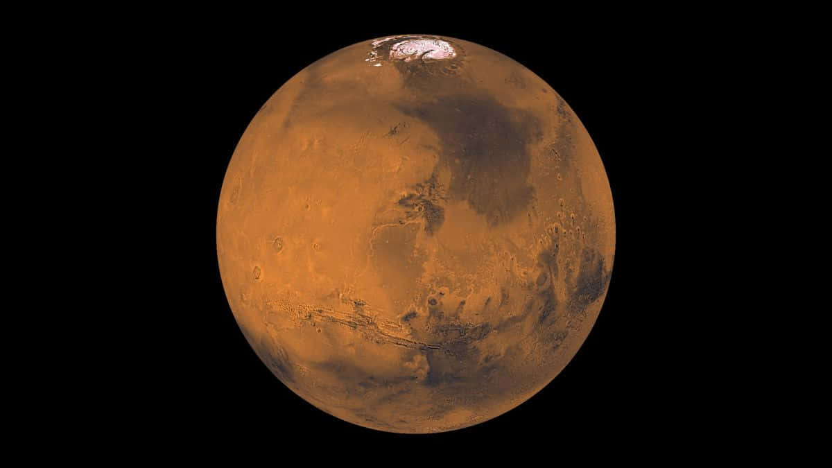 火星 桌布 壁紙 — 火星在黑色太空虛空中發出橙色光芒的詳細視圖，可見極冠和表面特徵。