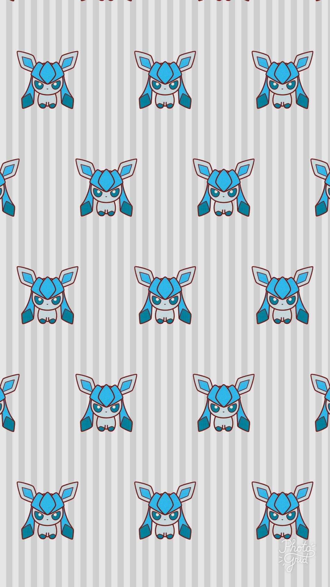 Glaceon 桌布 壁紙 — 灰色條紋背景上帶有憤怒眼睛的藍色卡通寶可夢重複圖案。