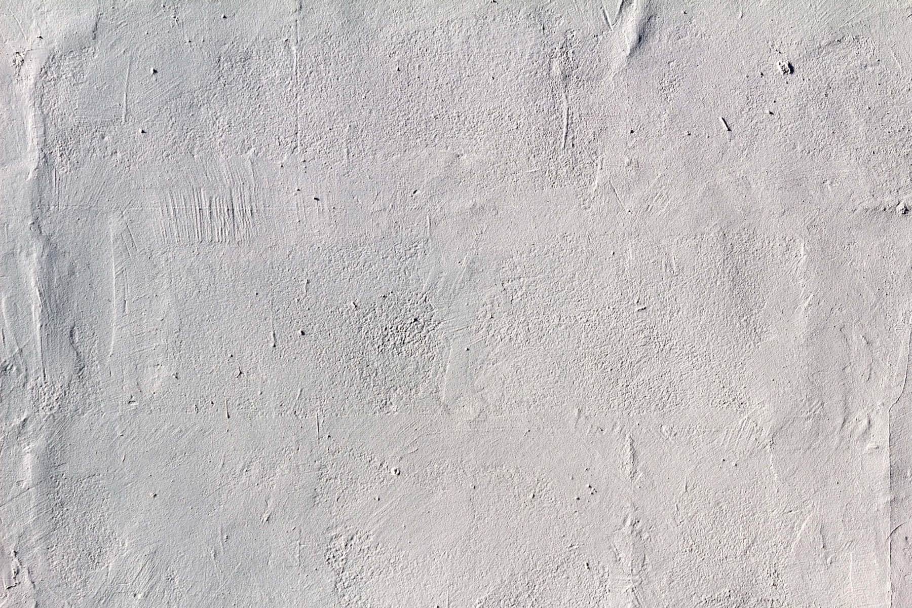 Cement 桌布 壁紙 — 灰色粗糙紋理灰泥牆的特寫，可見刷痕和細微瑕疵。