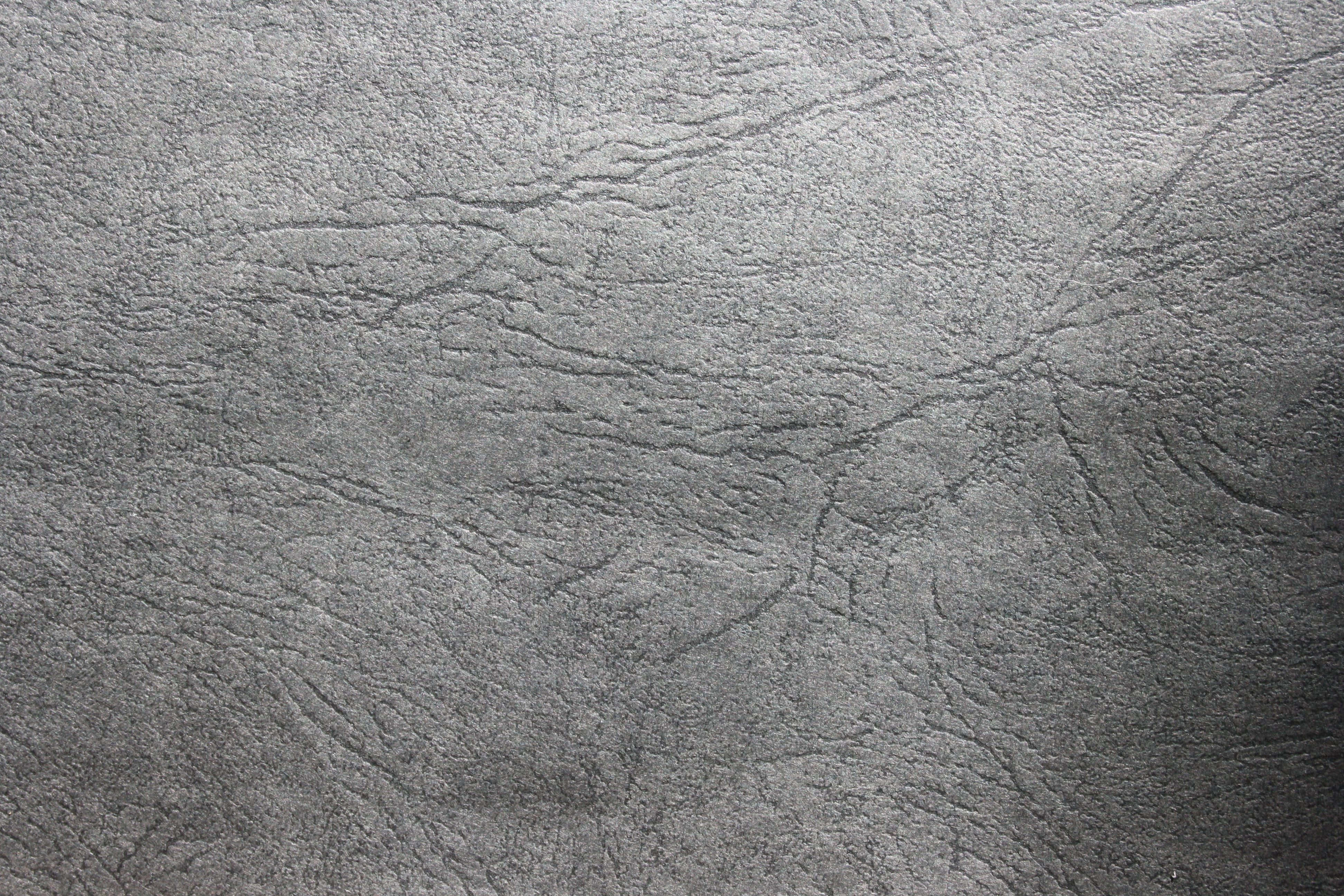 Leather 桌布 壁紙 — 灰色紋理表面的特寫，帶有自然皺褶和微妙的色調變化。