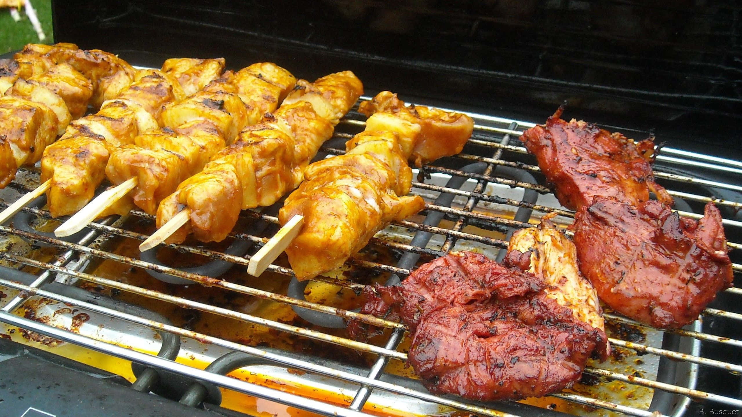 烤肉架上的肉 壁紙