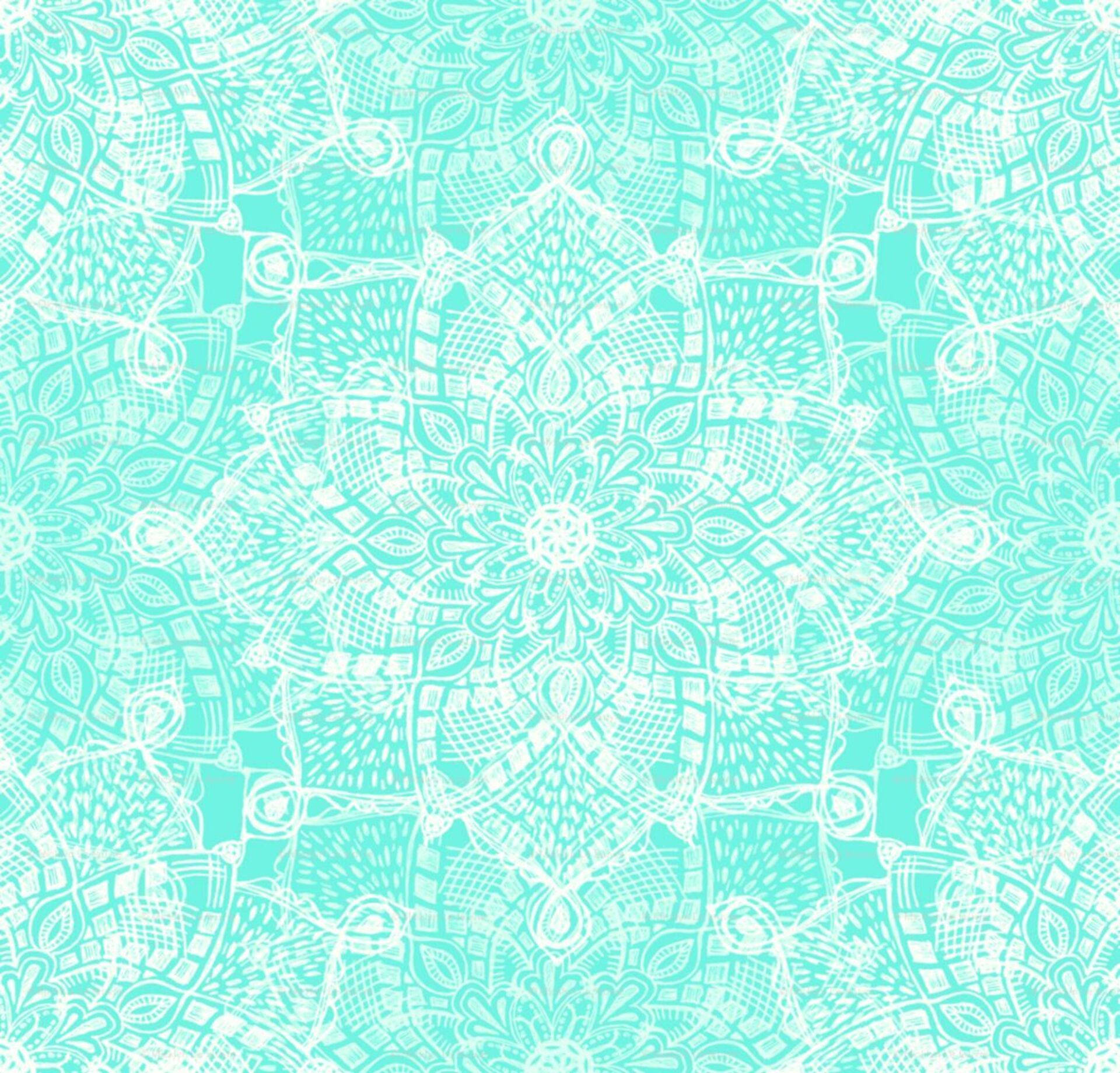 tiffany 桌布 壁紙 — 無縫的青綠色背景，飾有複雜的白色蕾絲狀曼陀羅圖案，以對稱的花卉設計重複出現。