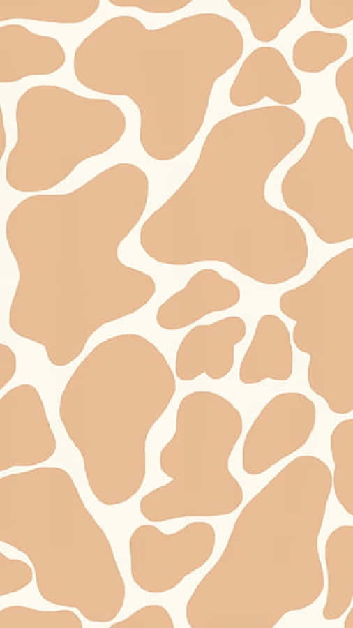 Brown Cow Print 桌布 壁紙 — 無縫長頸鹿圖案壁紙，奶油色背景上帶有柔軟的米色斑塊。
