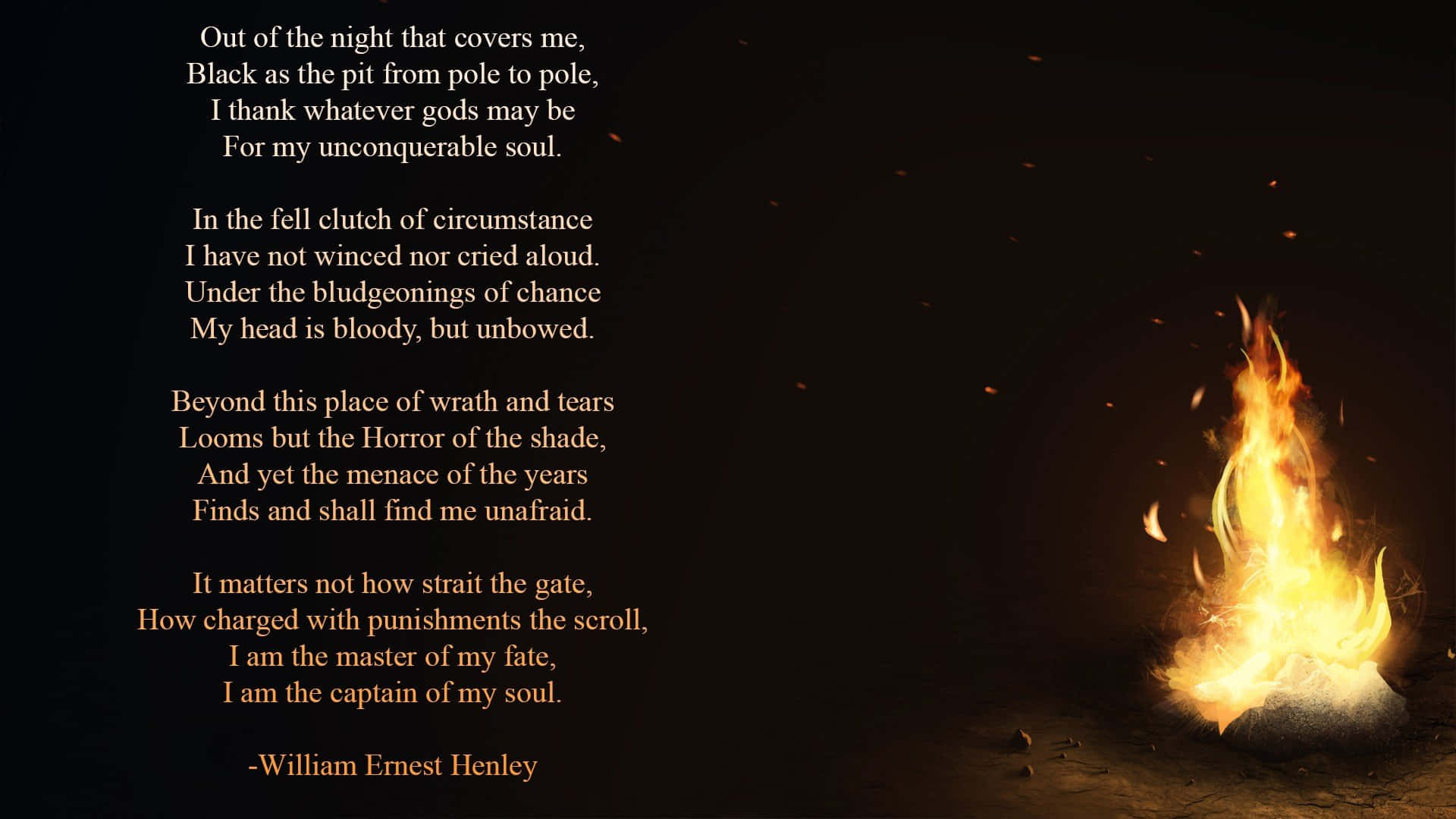 poem 桌布 壁紙 — 熊熊營火在黑暗的土地上投射出溫暖的光芒，發光的餘燼在威廉·歐內斯特·亨利的一首詩旁邊飄浮上升。