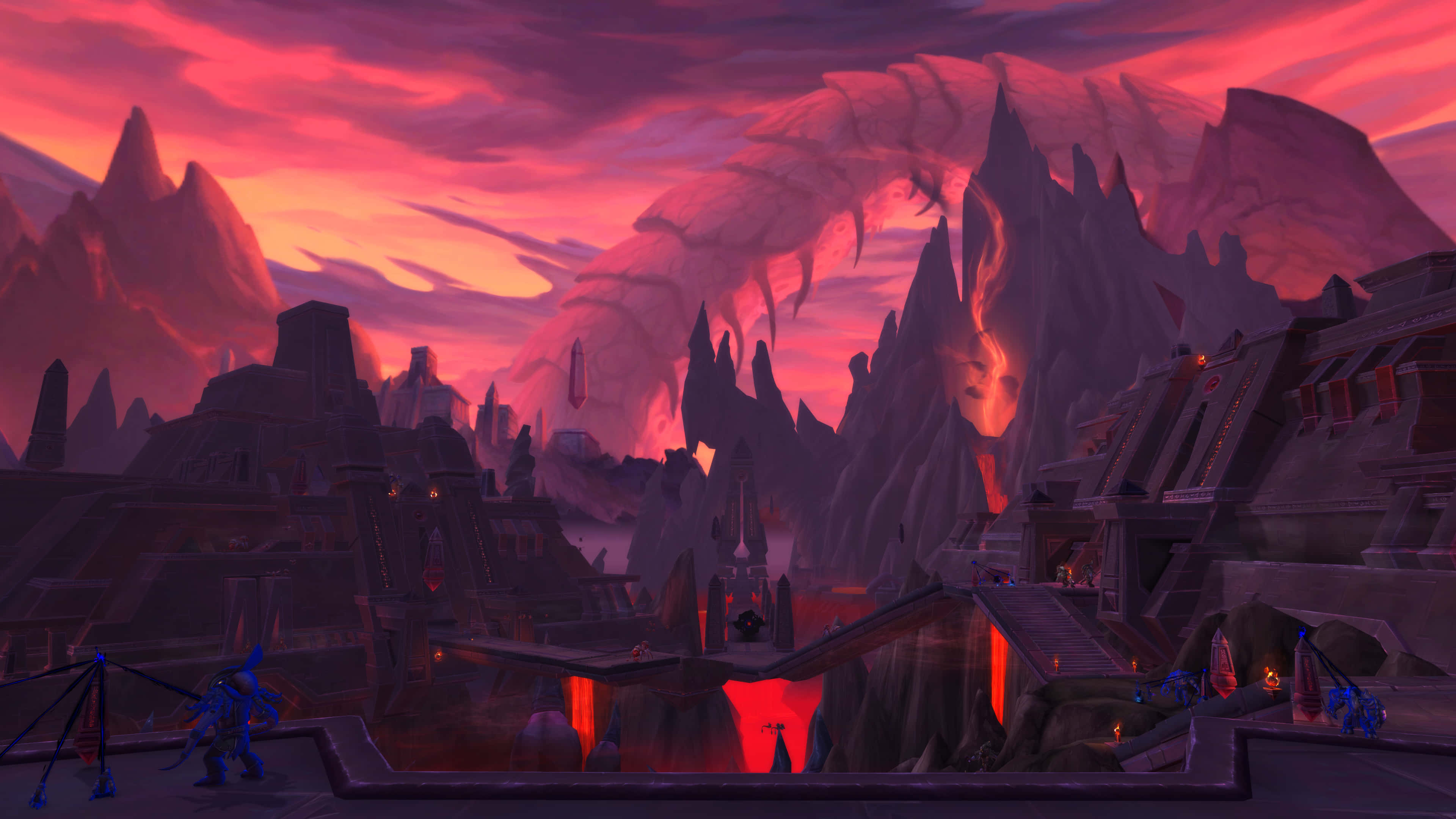 World Of Warcraft Shadowlands 桌布 壁紙 — 熾熱的夕陽照耀著鋸齒狀的火山景觀，伴隨著發光的熔岩流和古老的石頭廢墟。