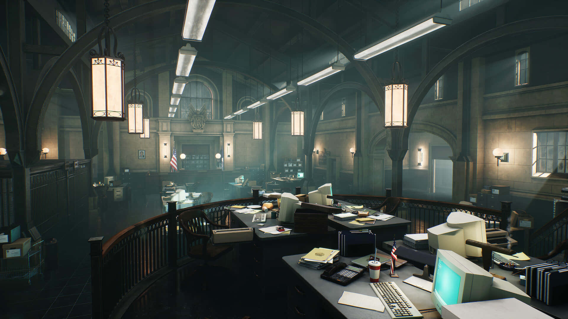 Gotham City Police Department 桌布 壁紙 — 燈光昏暗、充滿氣氛的1980年代警察局，拱形天花板、復古電腦和發光的螢光燈在雜亂的辦公桌上投下陰影。