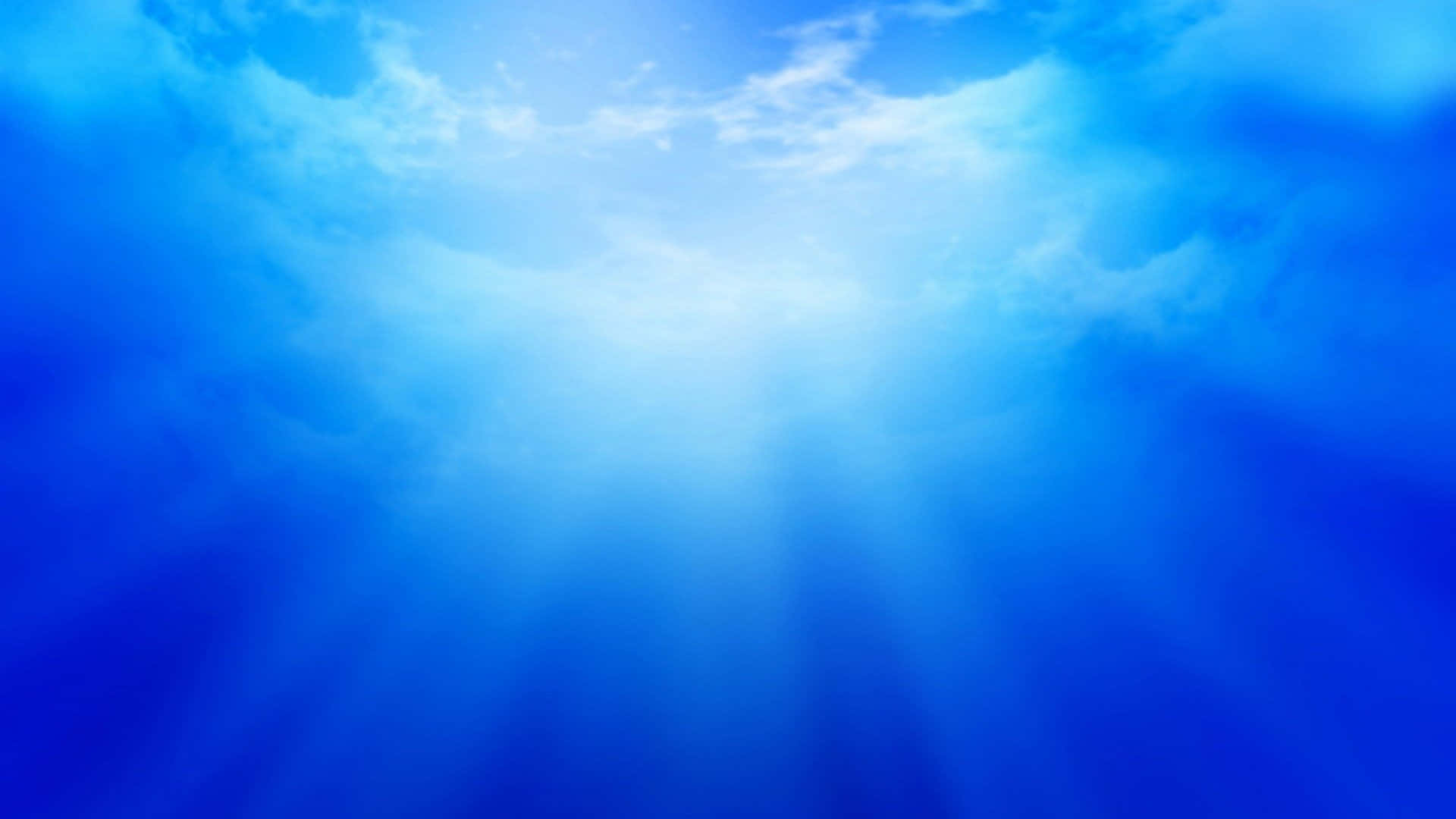 Blue HD 桌布 壁紙 — 燦爛的陽光穿透蓬鬆的白雲，映襯著充滿活力的藍天，營造出寧靜而振奮人心的氛圍。