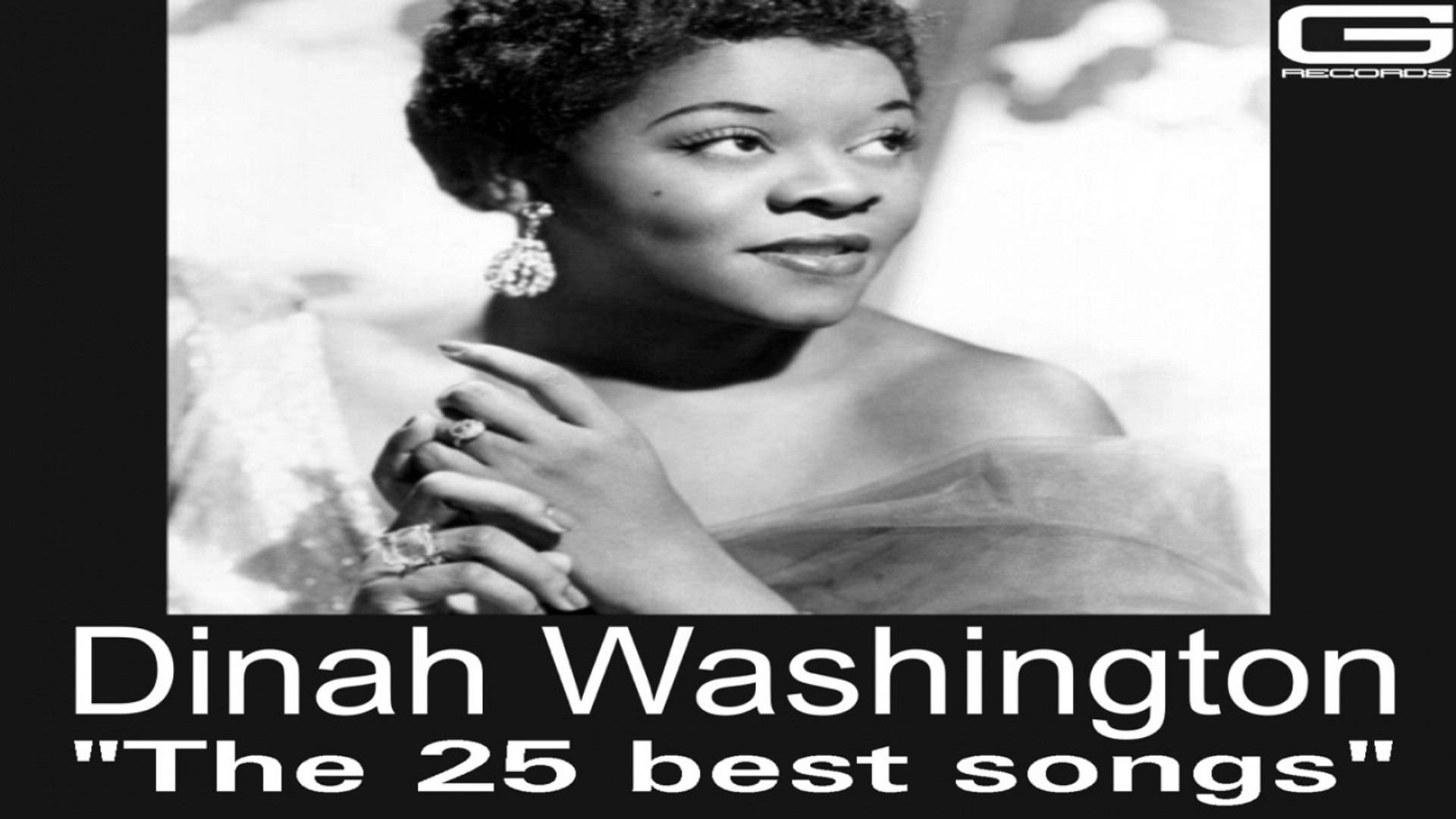 黑白 桌布 壁紙 — 爵士歌手Dinah Washington的復古黑白肖像，佩戴珠寶，柔和燈光，優雅動人。