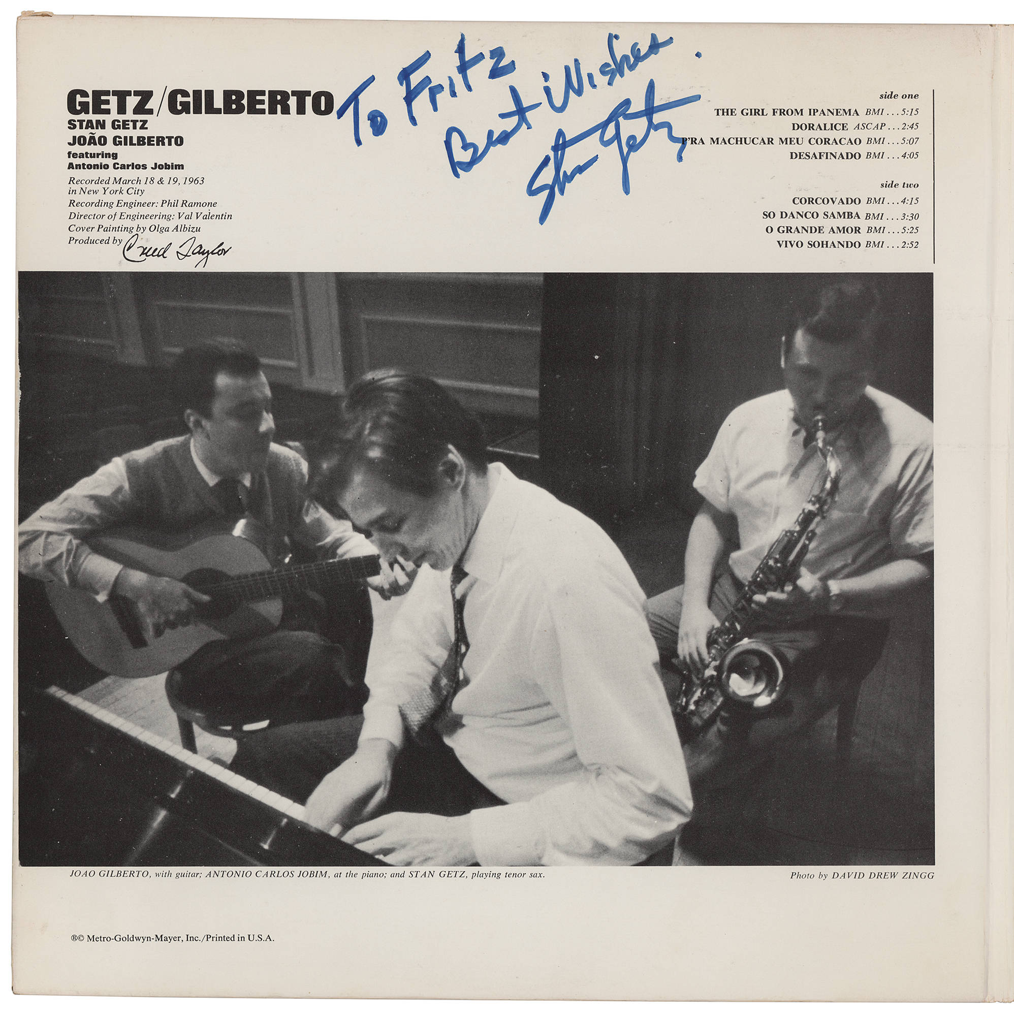 音樂 桌布 壁紙 — 爵士音樂家 Stan Getz、João Gilberto 和 Antonio Carlos Jobim 演奏鋼琴、吉他和薩克斯風的黑白照片。