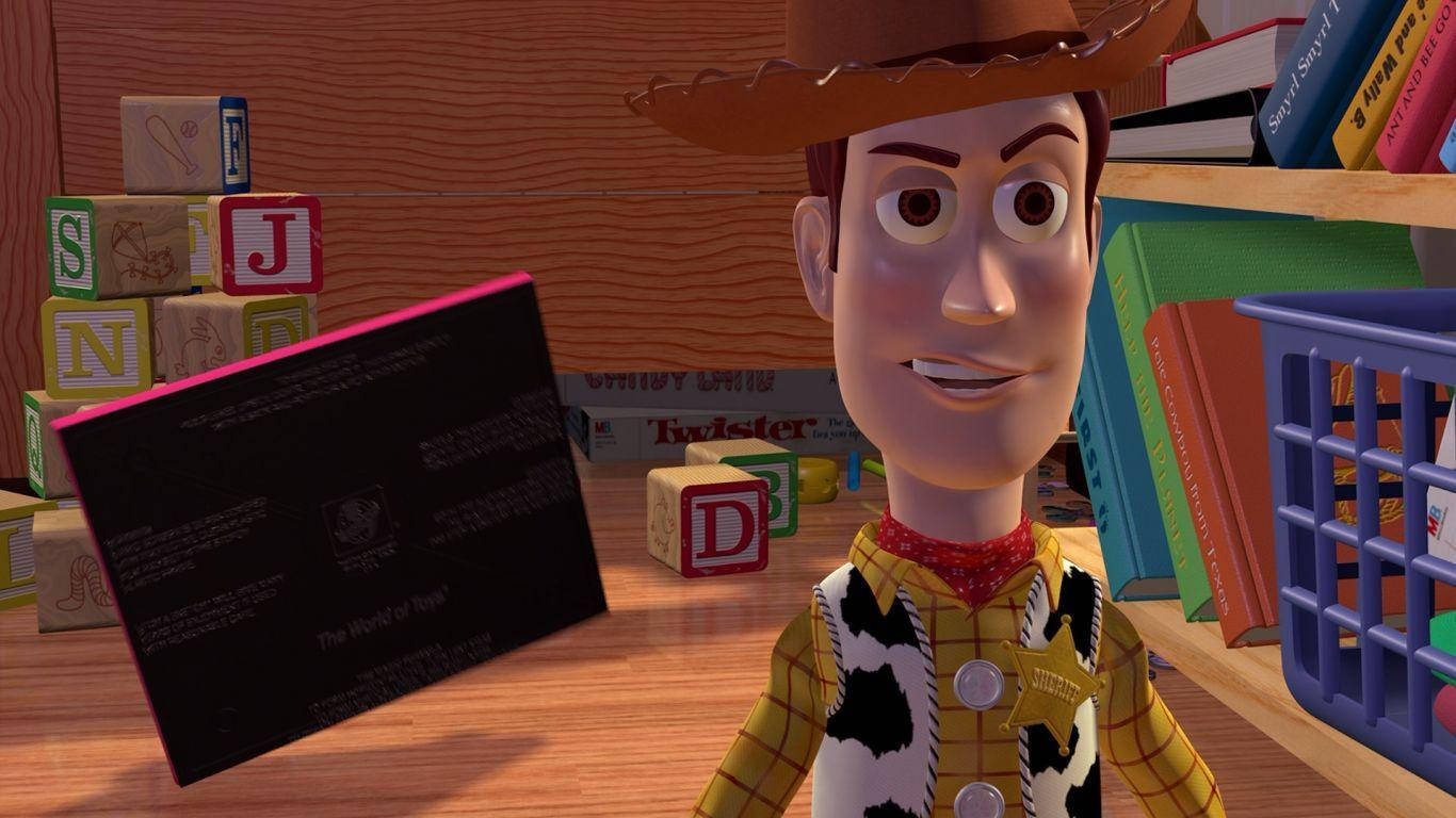 Woody 桌布 壁紙 — 牛仔玩具胡迪在充滿字母積木和彩色書籍的兒童房裡溫暖地微笑。