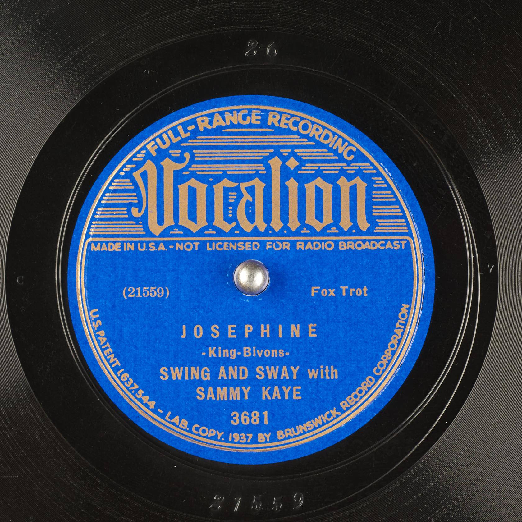 vinyl 桌布 壁紙 — 特寫一個復古藍色Vocalion 78轉唱片標籤， featuring 'Swing and Sway' by Josephine King-Bivons and Sammy Kaye。