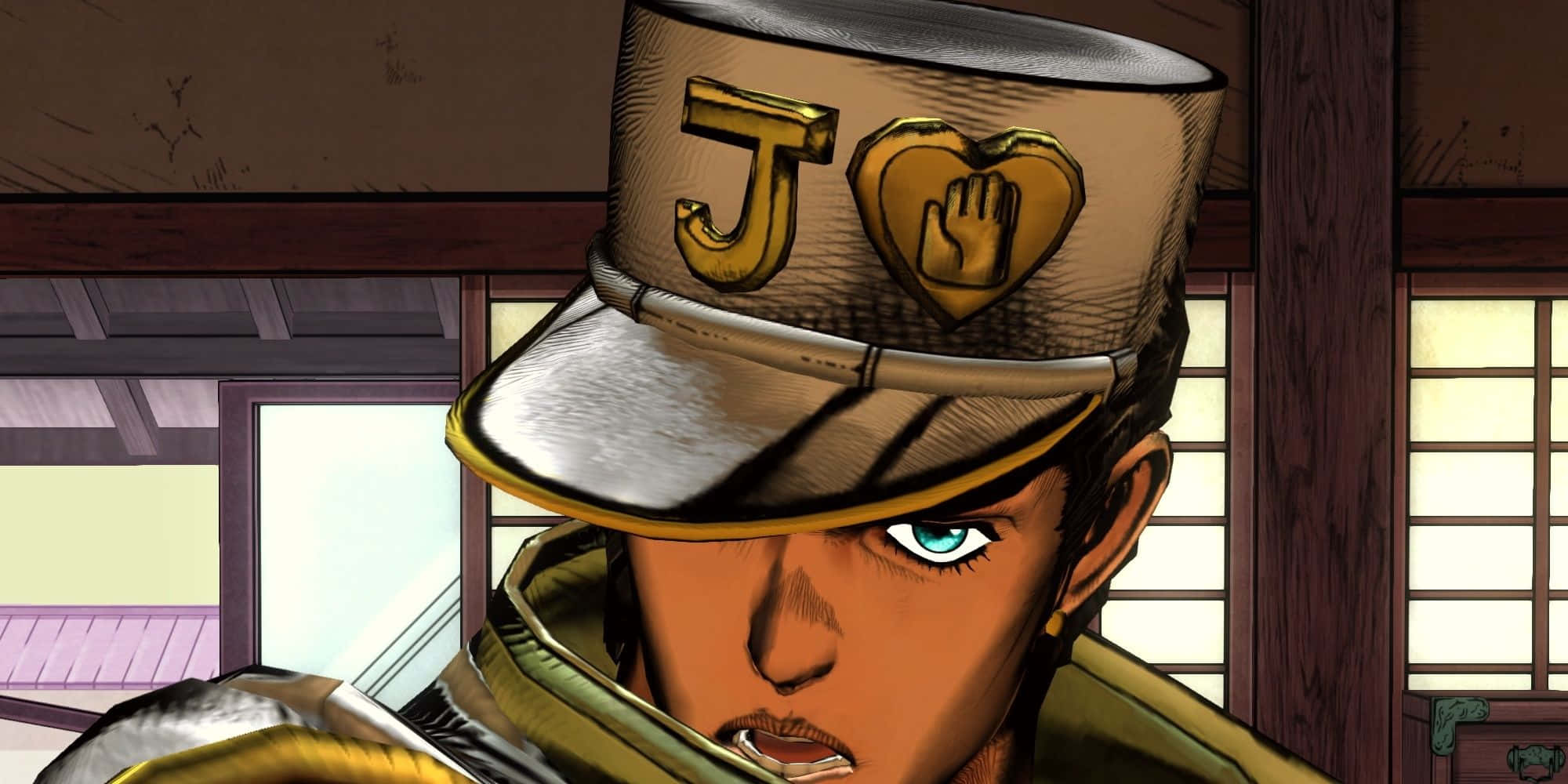 Jotaro 桌布 壁紙 — 特寫一個決心堅定的動漫角色，在傳統日式房間中戴著帶有金色 'J' 和心形徽章的帽子。