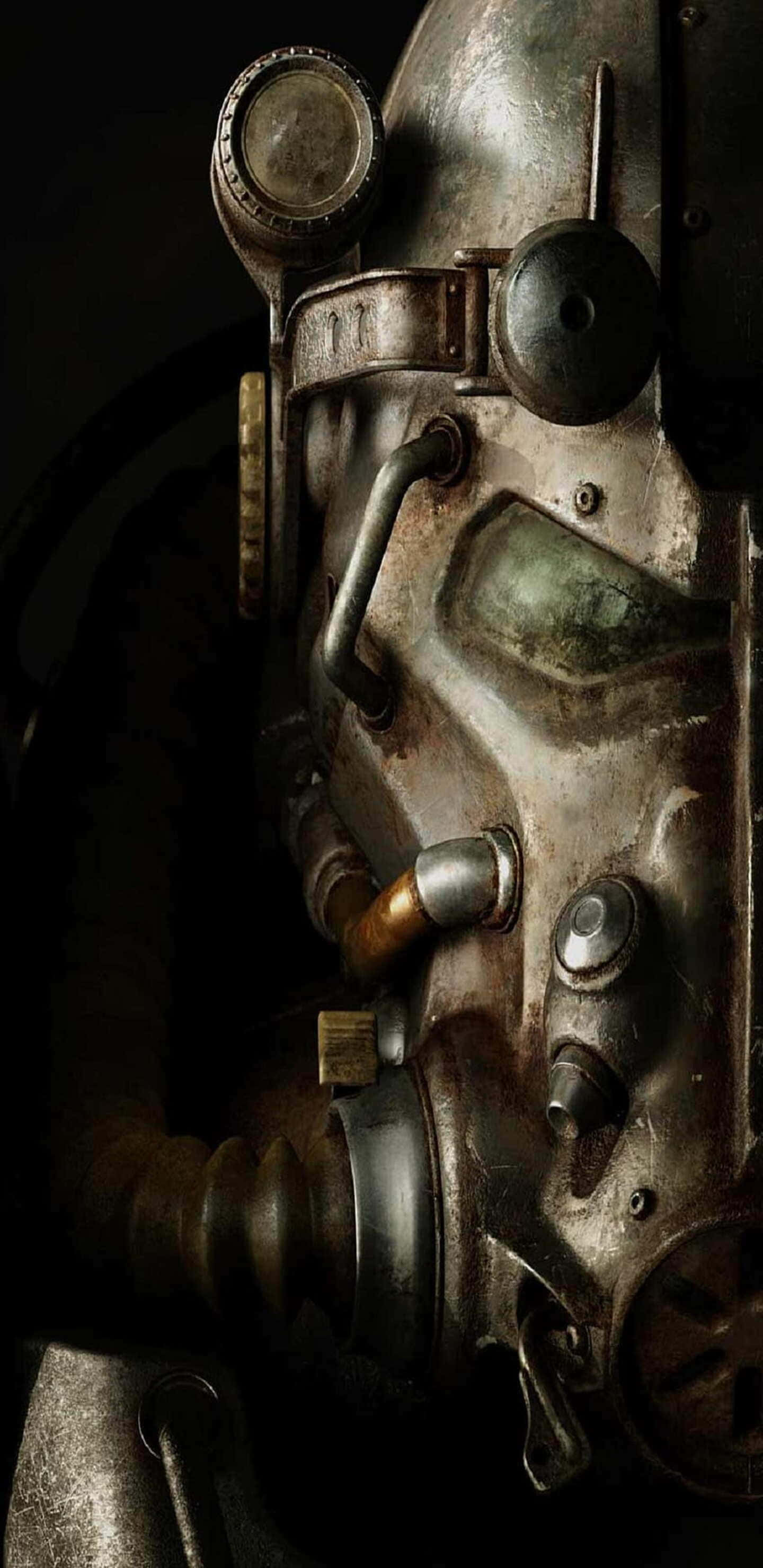 Pixel 3xl Fallout 76 桌布 壁紙 — 特寫一個風化的金屬動力裝甲頭盔，帶有發光綠色護目鏡和複雜管道，背景為深色。