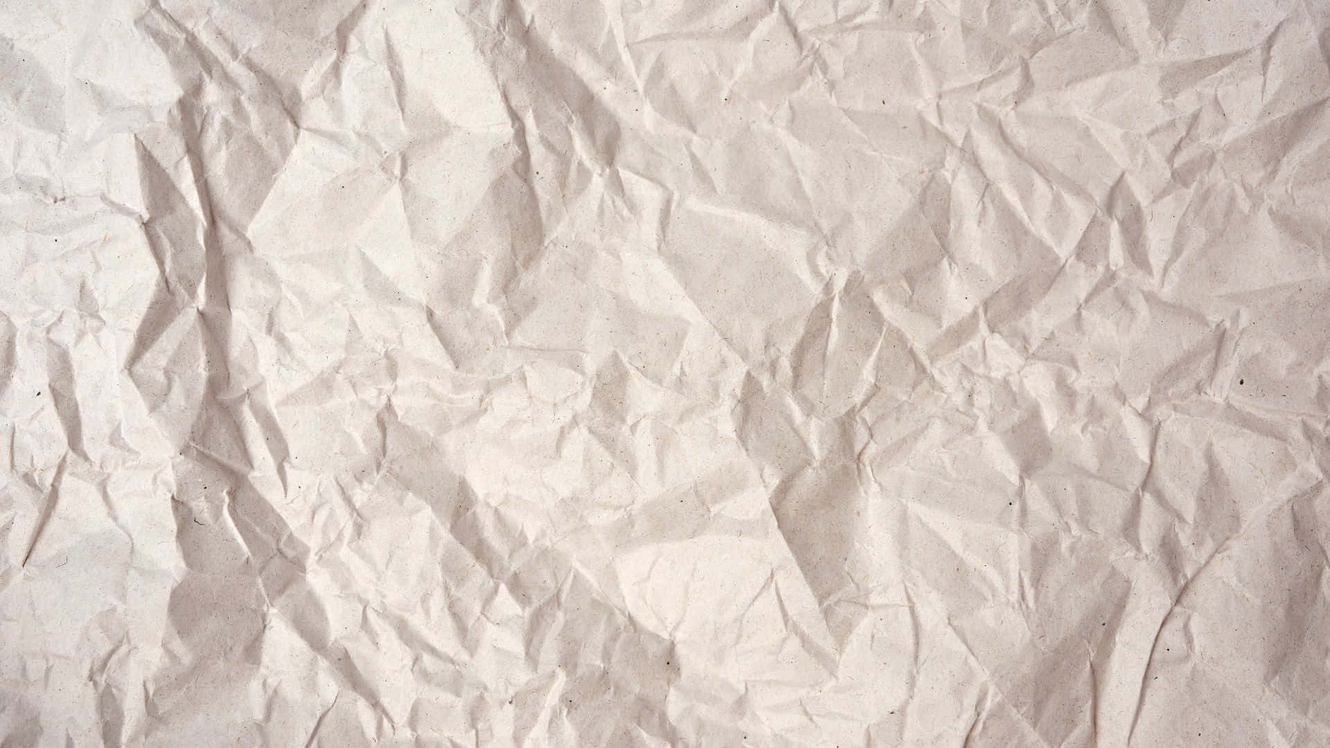 紋理 桌布 壁紙 — 特寫紋理皺摺的米白色紙張，帶有柔和陰影和摺痕。