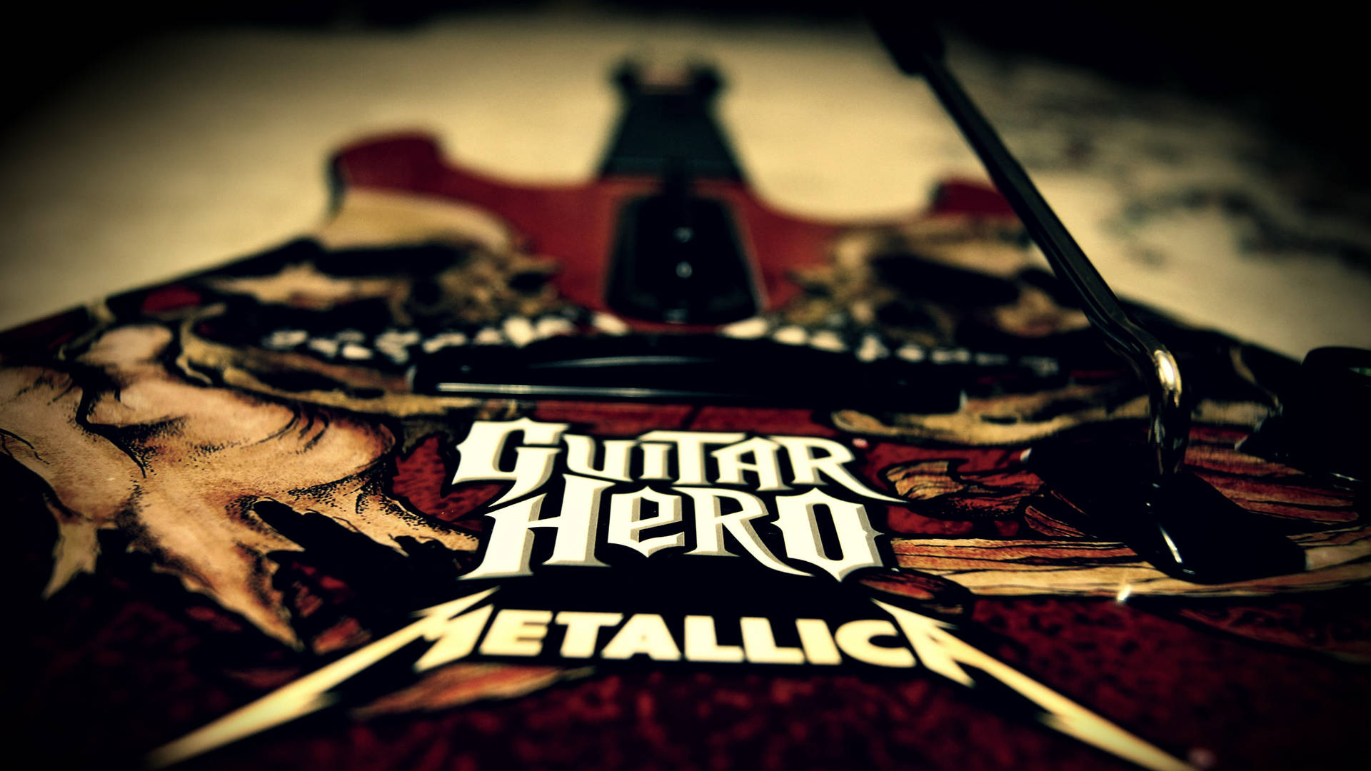 Guitar Hero Metallica 電子遊戲控制器，帶有詳細藝術品和溫暖燈光。 — 吉他英雄 壁紙