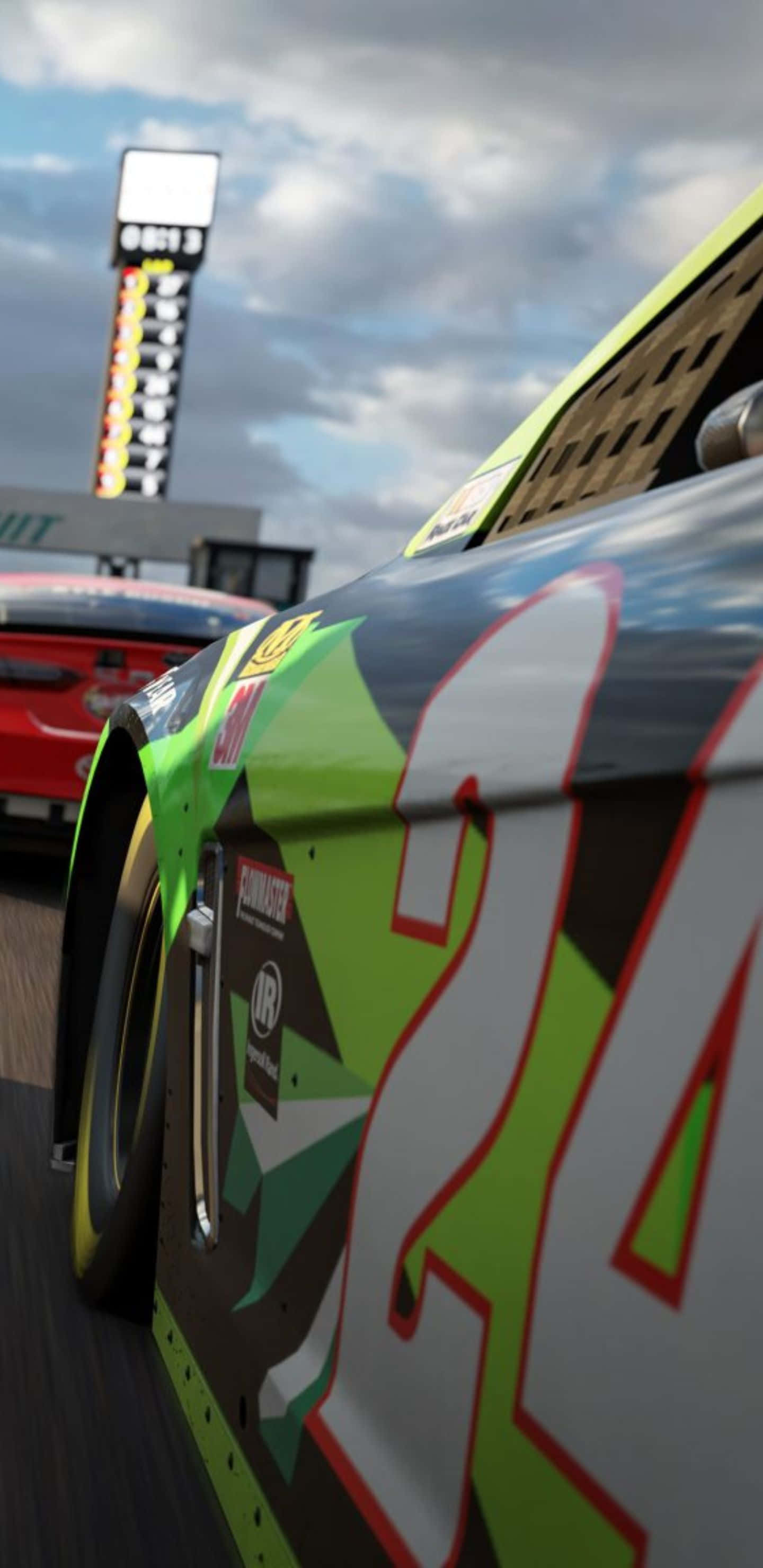 Pixel 3xl Forza Motorsport 7 桌布 壁紙 — 特寫鏡頭，一輛充滿活力的綠色和白色賽車，號碼24，在陰天、可見體育場燈光的賽道上疾馳。