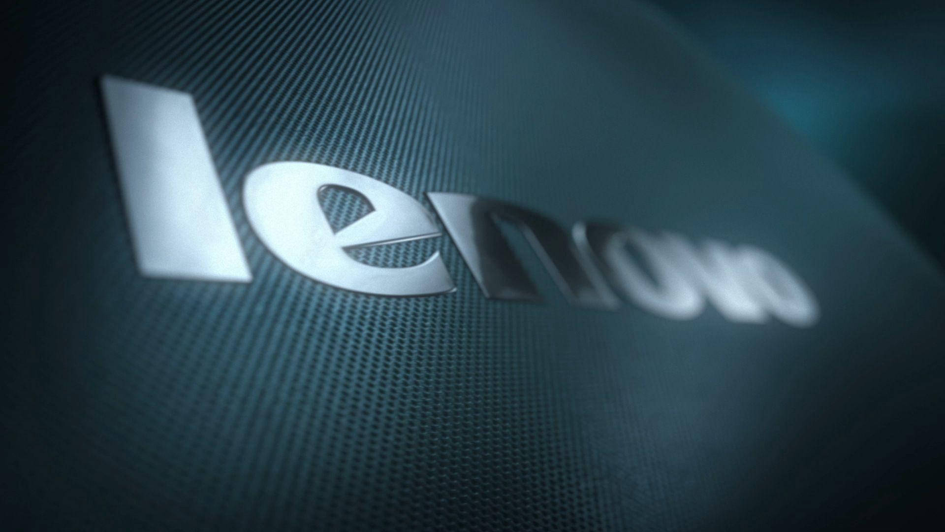 Logo 桌布 壁紙 — 特寫鏡頭：光滑的銀色 Lenovo 標誌，位於帶有紋理的深藍綠色表面上，景深較淺。