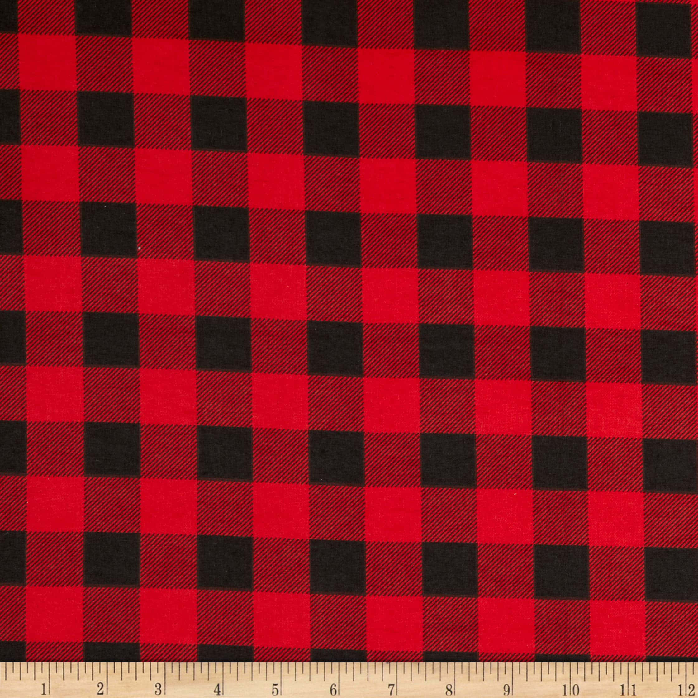 Fabric 桌布 壁紙 — 特寫鏡頭：大膽的紅黑 buffalo 格紋布料，底部有尺子作為比例參考。