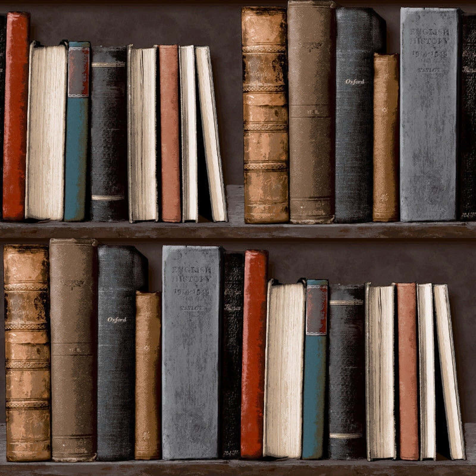 書本 桌布 壁紙 — 特寫鏡頭：磨損的復古書籍，書脊開裂、封面褪色，整齊排列在深色木書架上。