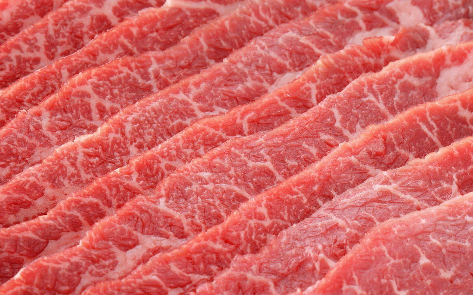 meat 桌布 壁紙 — 特寫鏡頭：薄切生牛肉，帶有雪花紋理，以對角線排列。