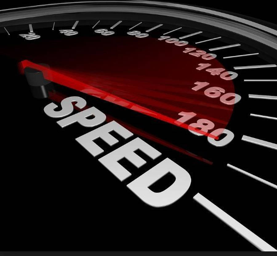 Speed 桌布 壁紙 — 特寫鏡頭顯示速度計指針指向接近180，並在深色背景上有粗體「SPEED」文字。