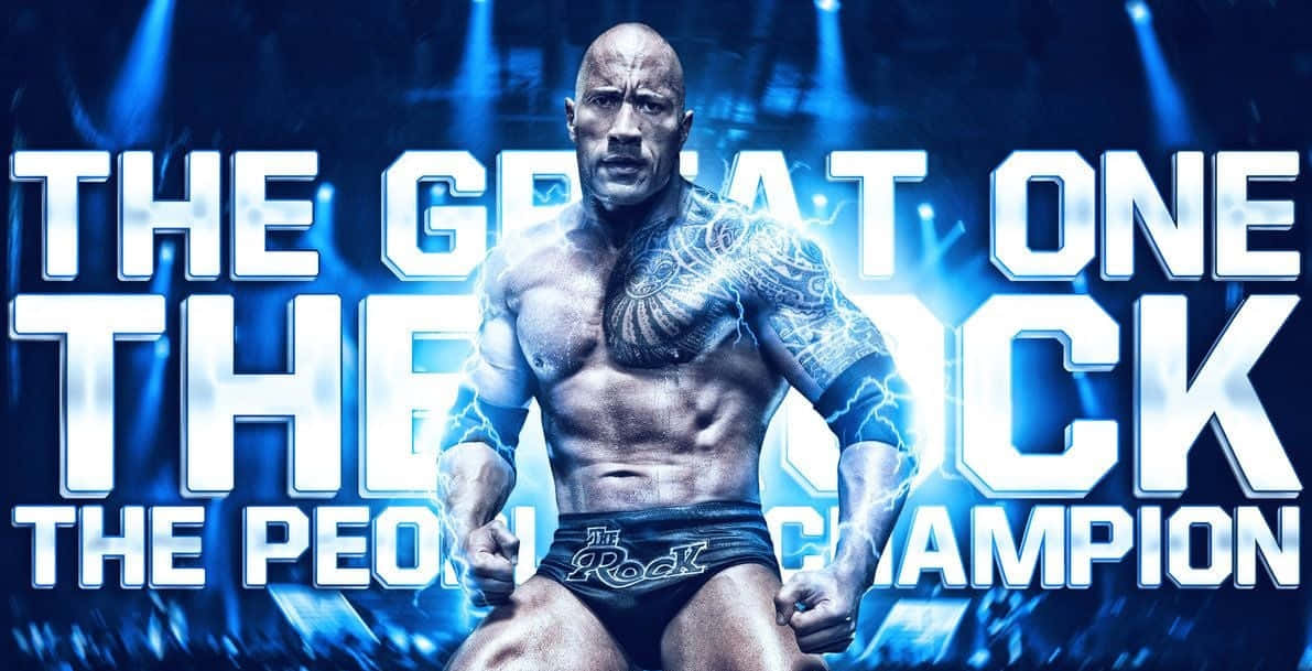 The Rock 桌布 壁紙 — 狄維·強森以「The Rock」身份強勢站立於藍色燈光照射的競技場中，伴隨閃電效果及粗體文字宣告他的摔角傳奇。