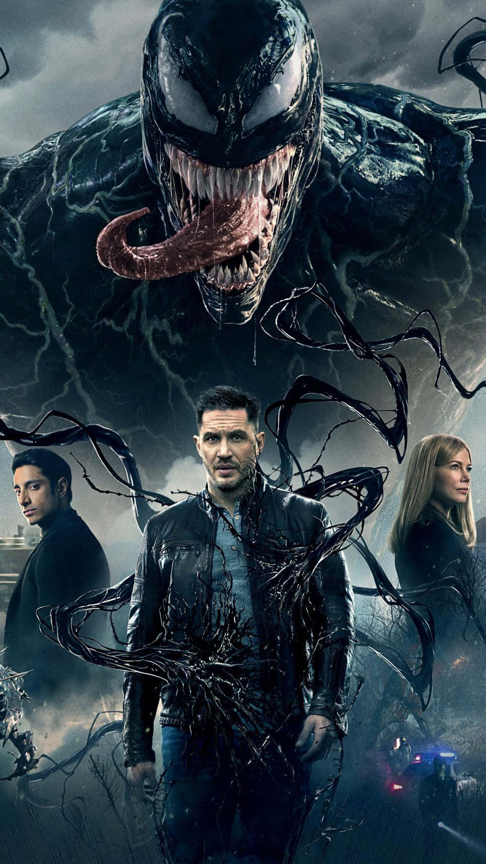 Tom Hardy Venom 桌布 壁紙 — 猛毒在暴風雨背景下，黑暗觸手纏繞，威脅性地籠罩著艾迪·布洛克和兩名盟友。