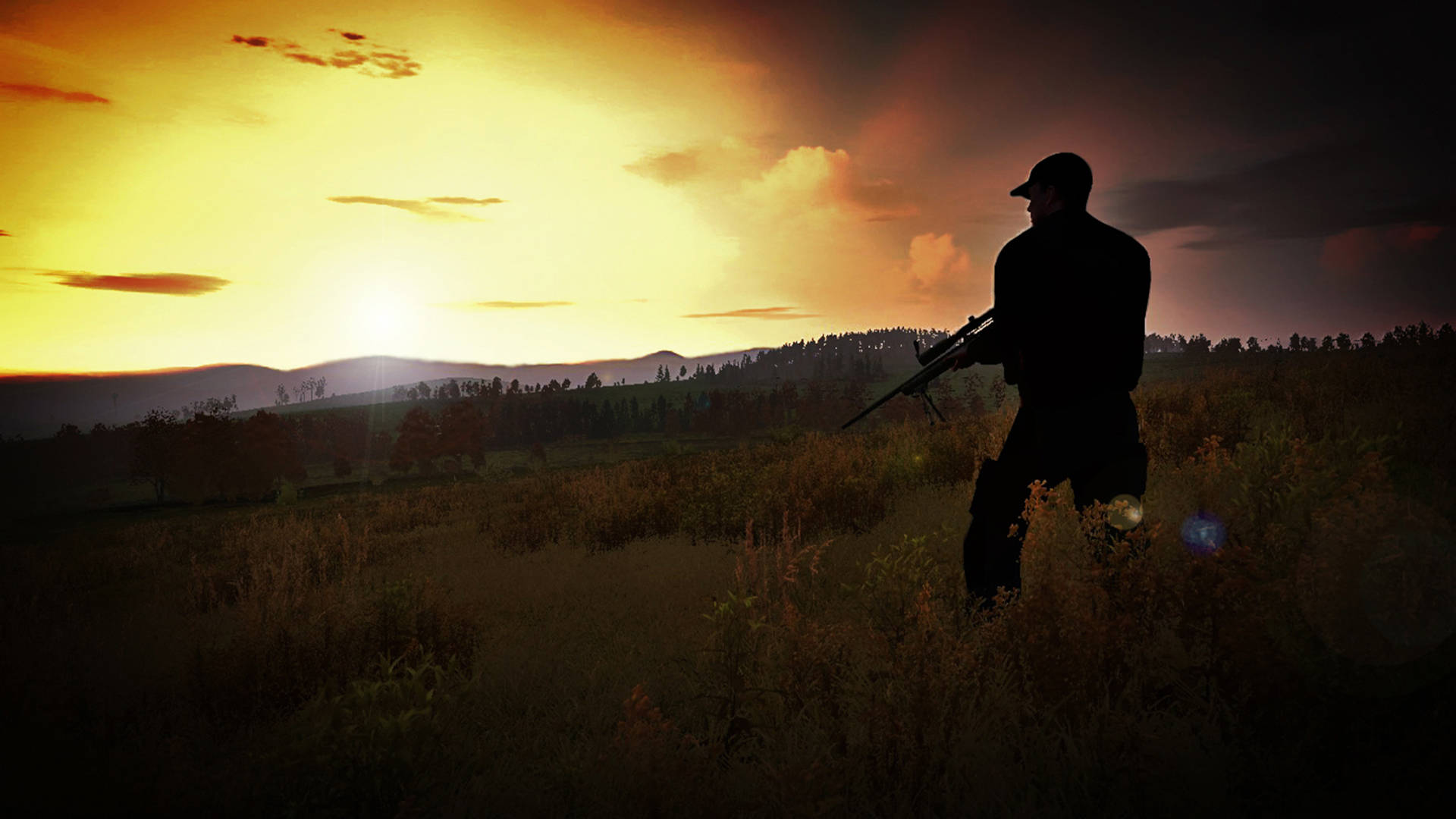 DayZ 桌布 壁紙 — 獵人的剪影在日落時分站在高草叢中，手持步槍，背景是火熱的橙色和紫色天空。