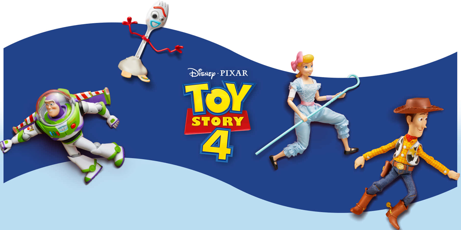 Toy Story 4 桌布 壁紙 — 《玩具總動員4》角色巴斯光年、寶貝、小叉和胡迪在藍色波浪背景上動態擺姿勢。