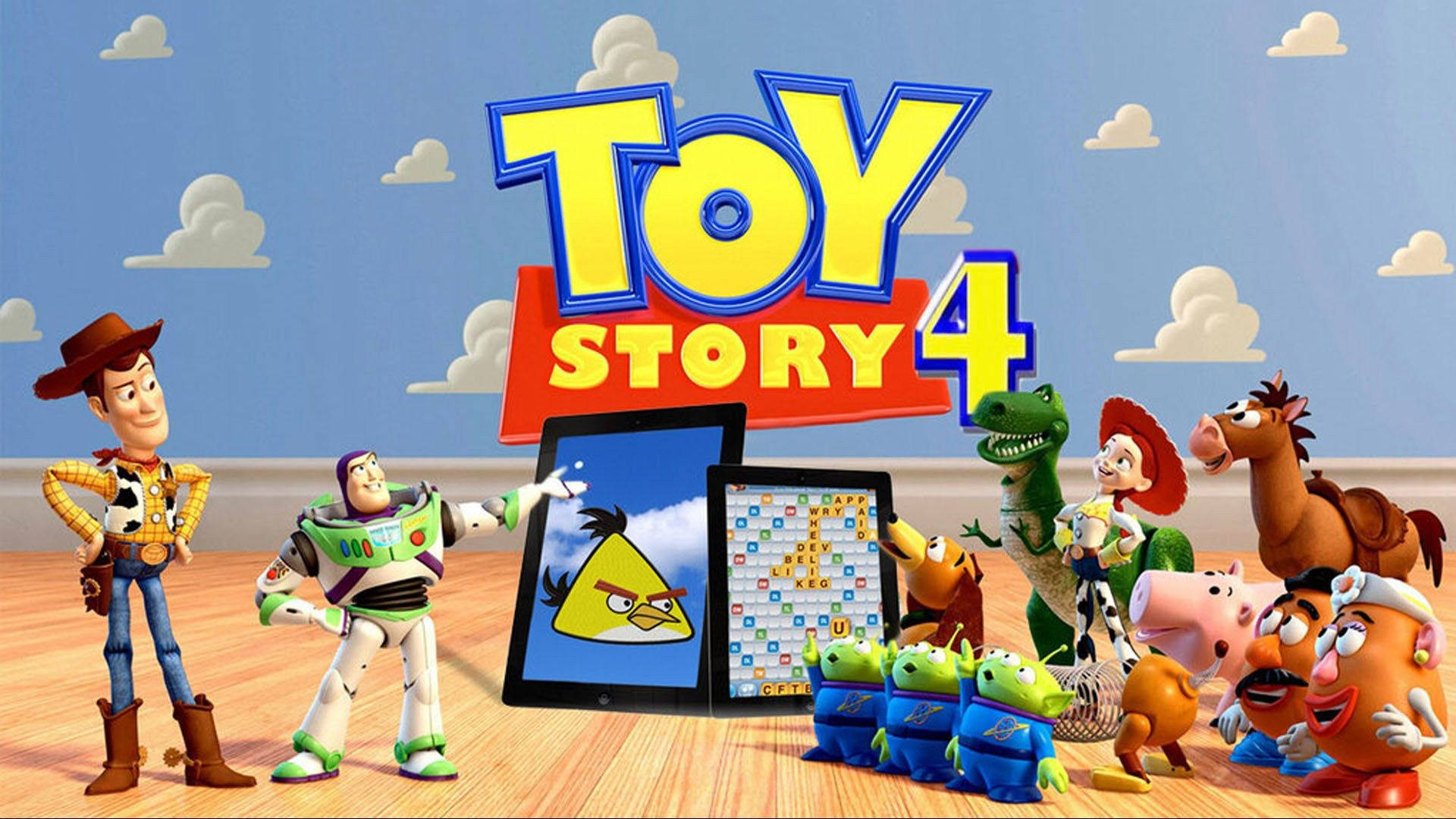 Toy Story 4 桌布 壁紙 — 《玩具總動員4》角色聚集在平板電腦周圍，顯示憤怒鳥和遊戲板，在木地板上，藍天白雲下。