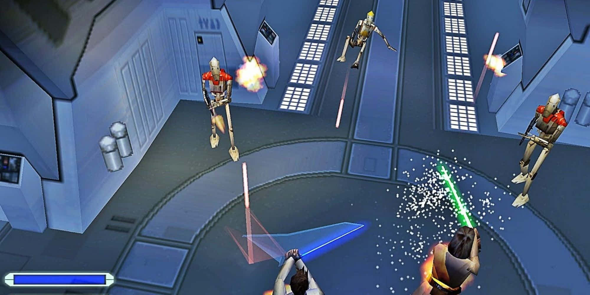 The Phantom Menace 桌布 壁紙 — 玩家揮舞藍色光劍，在未來風格的藍色走廊中與多個戰鬥機器人作戰，火花四濺。