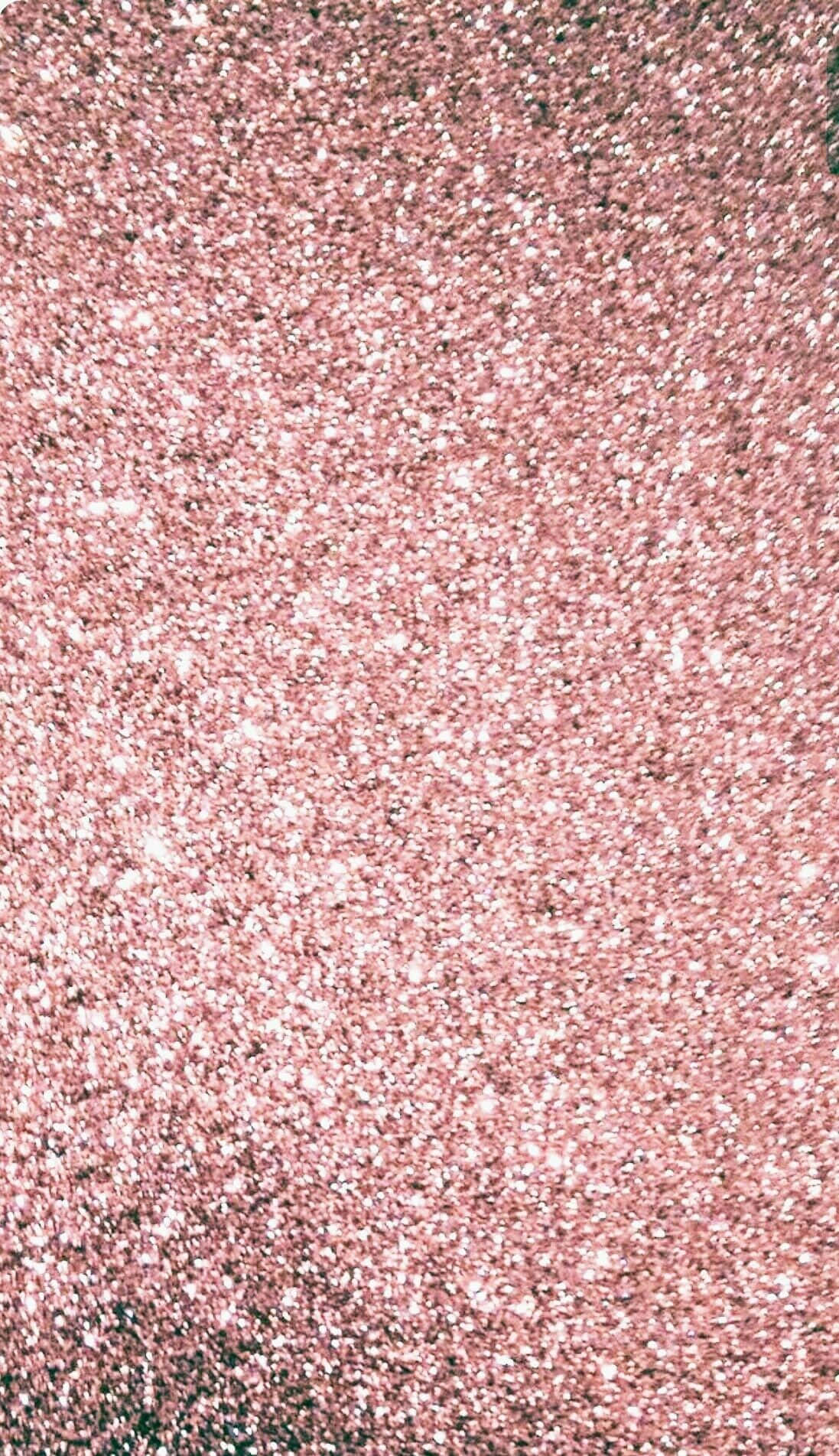 Aesthetic Rose Gold 桌布 壁紙 — 玫瑰金密集亮粉的近距離特寫，散落著白色閃光，營造出閃爍的紋理表面。