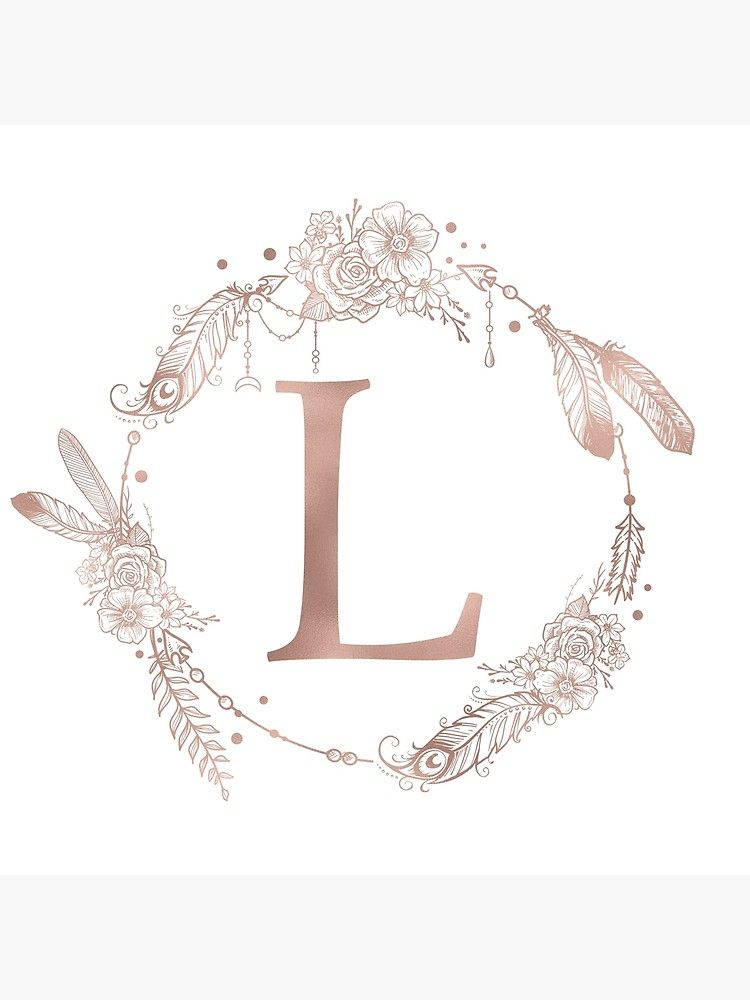 L 桌布 壁紙 — 玫瑰金色字母 L，以精緻線條風格飾有花環和羽毛。