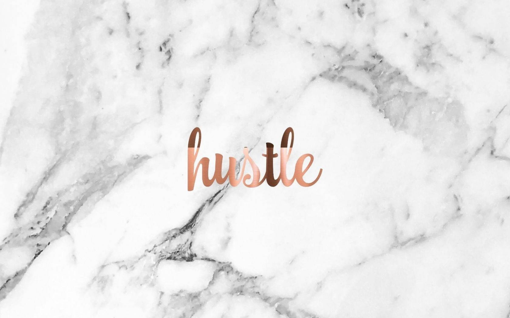 桌布 壁紙 — 玫瑰金色草書字體的「hustle」一詞，放在帶有灰色紋理的白色大理石背景上。