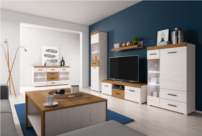 Living Room 桌布 壁紙 — 現代客廳，配有白色和木質家具，深藍色特色牆和淺色木地板。