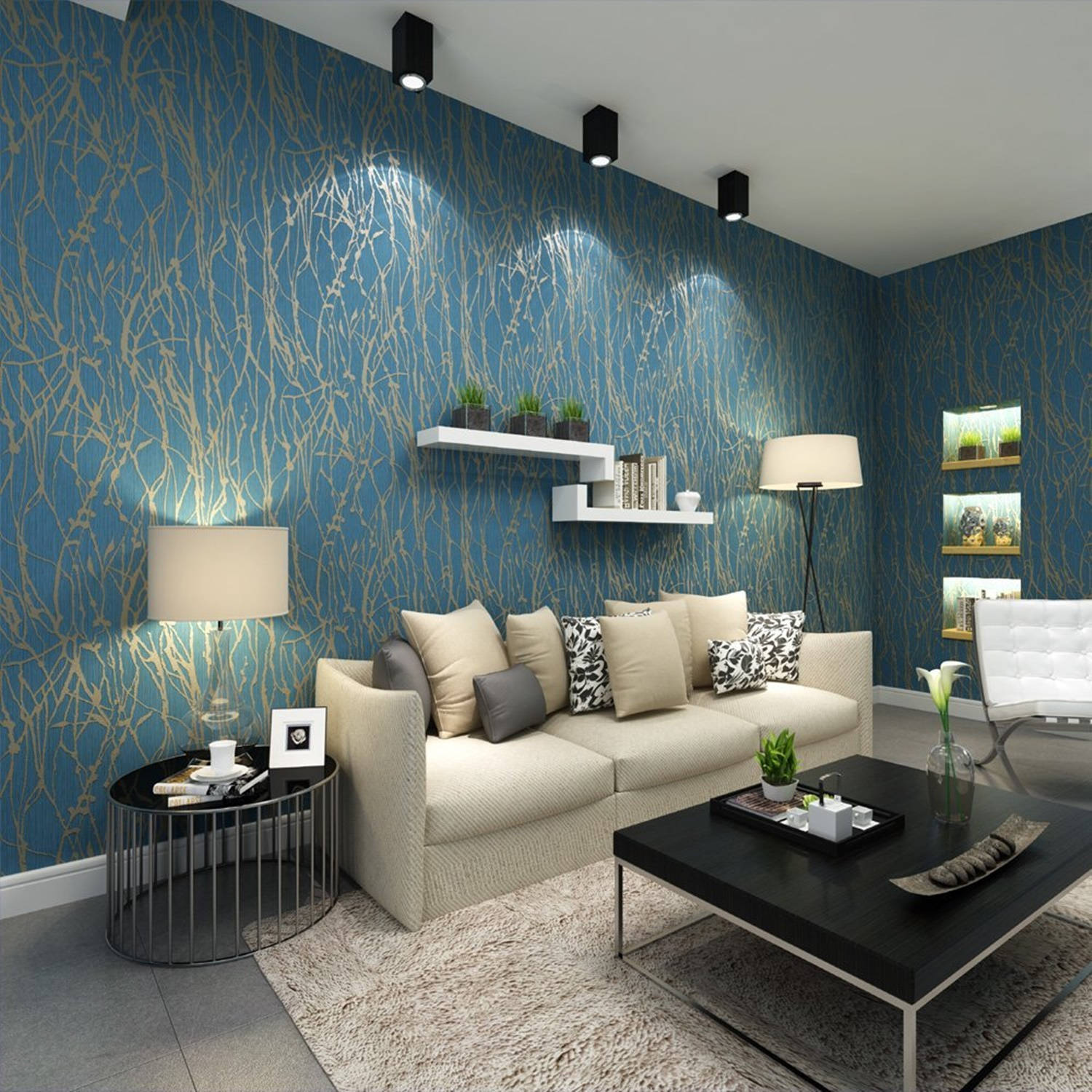 Interior Design 桌布 壁紙 — 現代客廳，配有藍金樹枝圖案壁紙、米色沙發、黑色茶几和聚光燈。