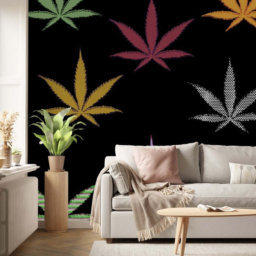 大麻 桌布 壁紙 — 現代客廳採用黑色壁紙，上面有綠色、黃色、紅色和白色的大型彩色大麻葉圖案。