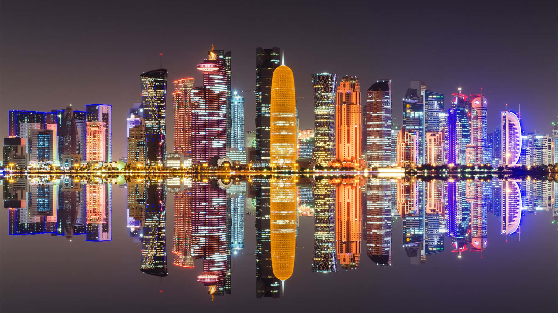 卡達 桌布 壁紙 — 現代摩天大樓的耀眼夜景，充滿活力的霓虹燈完美倒映在平靜的水面上。