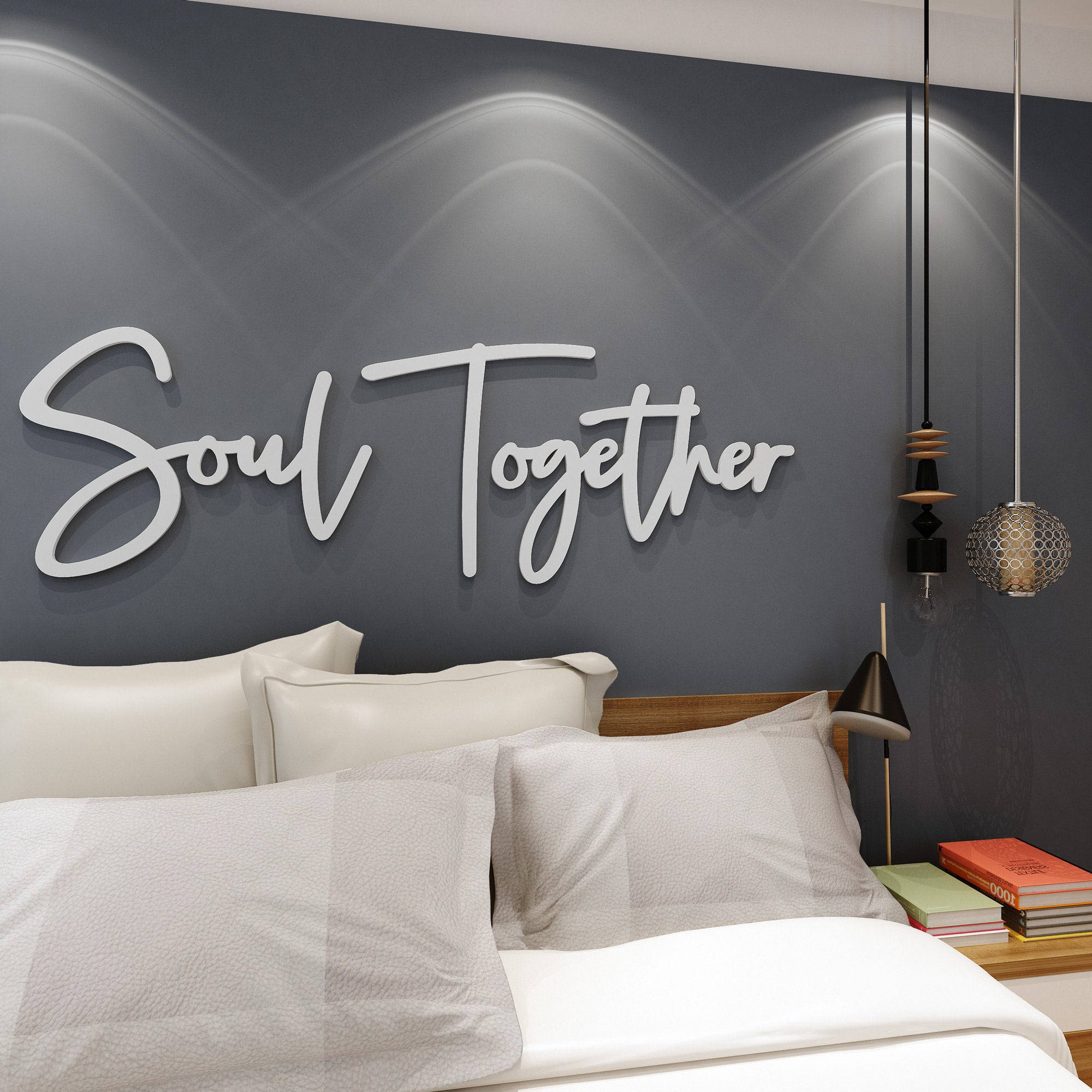 Soul 桌布 壁紙 — 現代臥室以灰色牆壁為特色，牆上發光的「Soul Together」字樣位於配有白色床單和時尚吊燈的床上方。