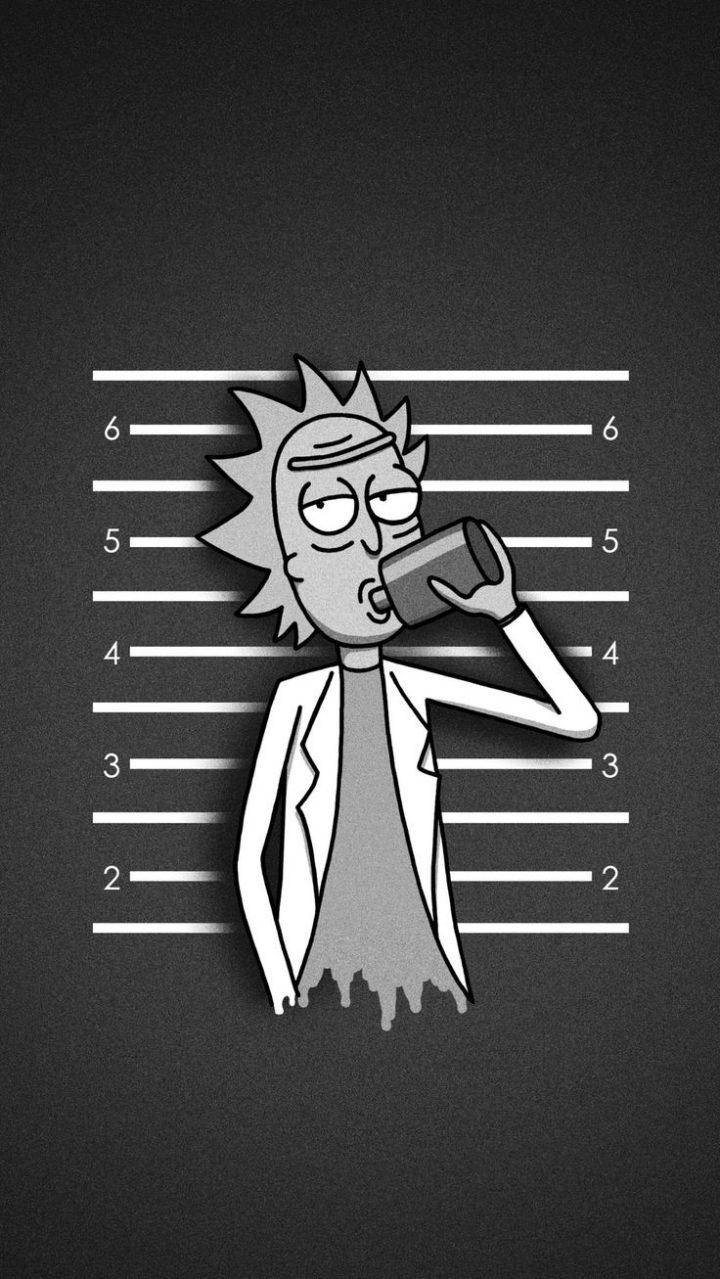 rick 桌布 壁紙 — 瑞克·桑切斯以嫌犯照姿勢，在深色紋理背景及身高線前啜飲罐裝飲料。