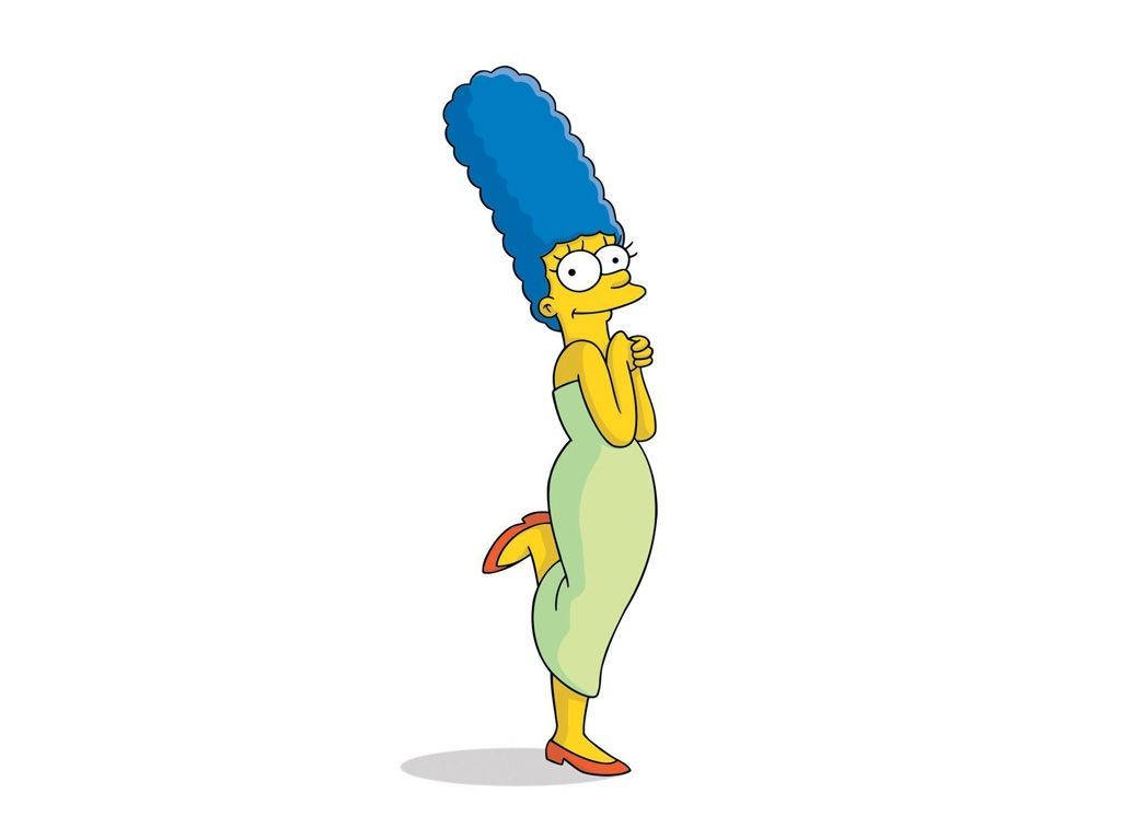 marge 桌布 壁紙 — 瑪吉·辛普森側面站立，擁有標誌性的藍色蜂窩頭和綠色連衣裙，背景為純白色。