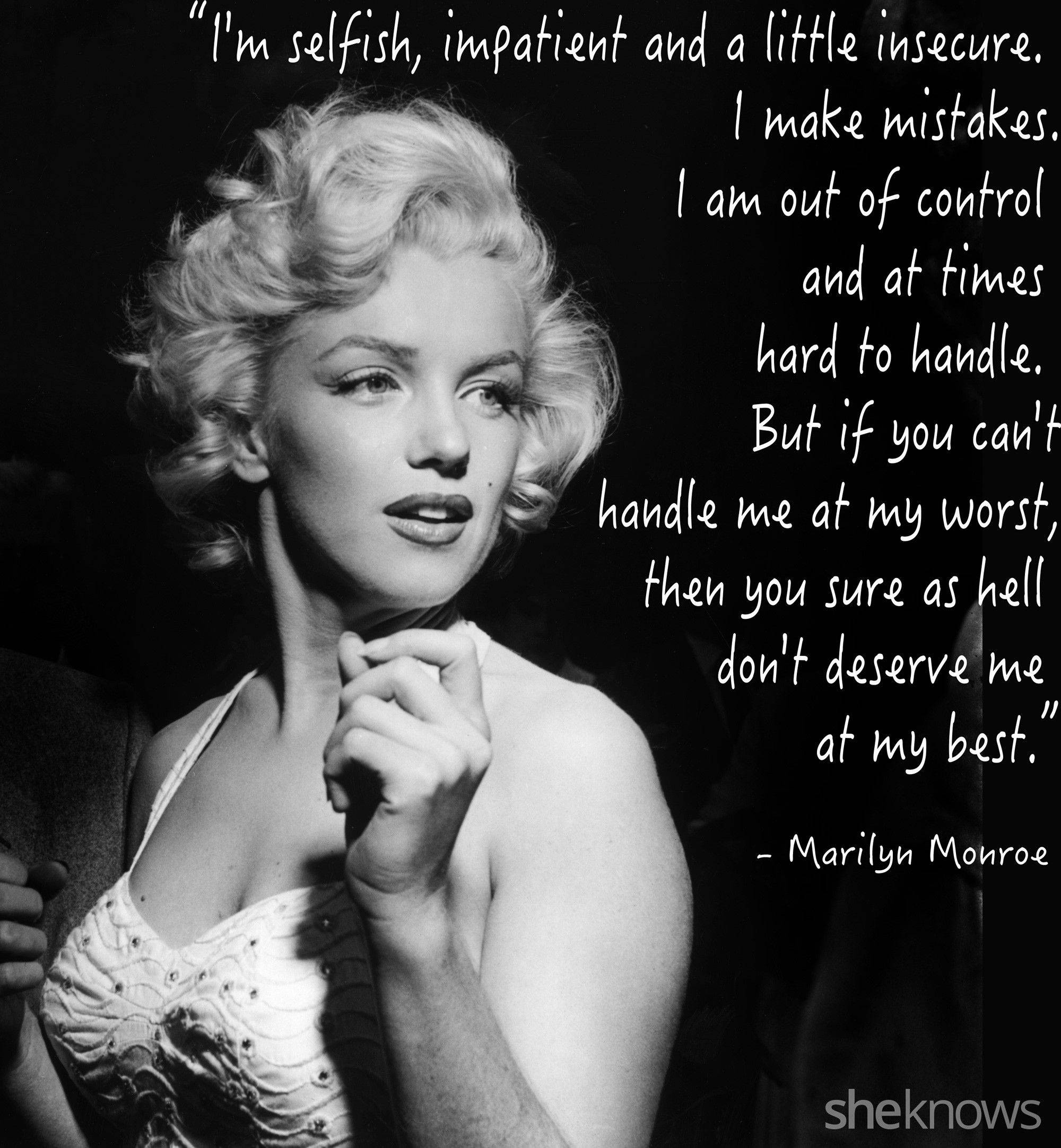 Marilyn Monroe Quotes 桌布 壁紙 — 瑪麗蓮夢露的經典黑白肖像，表情自然，並覆蓋手寫語錄。