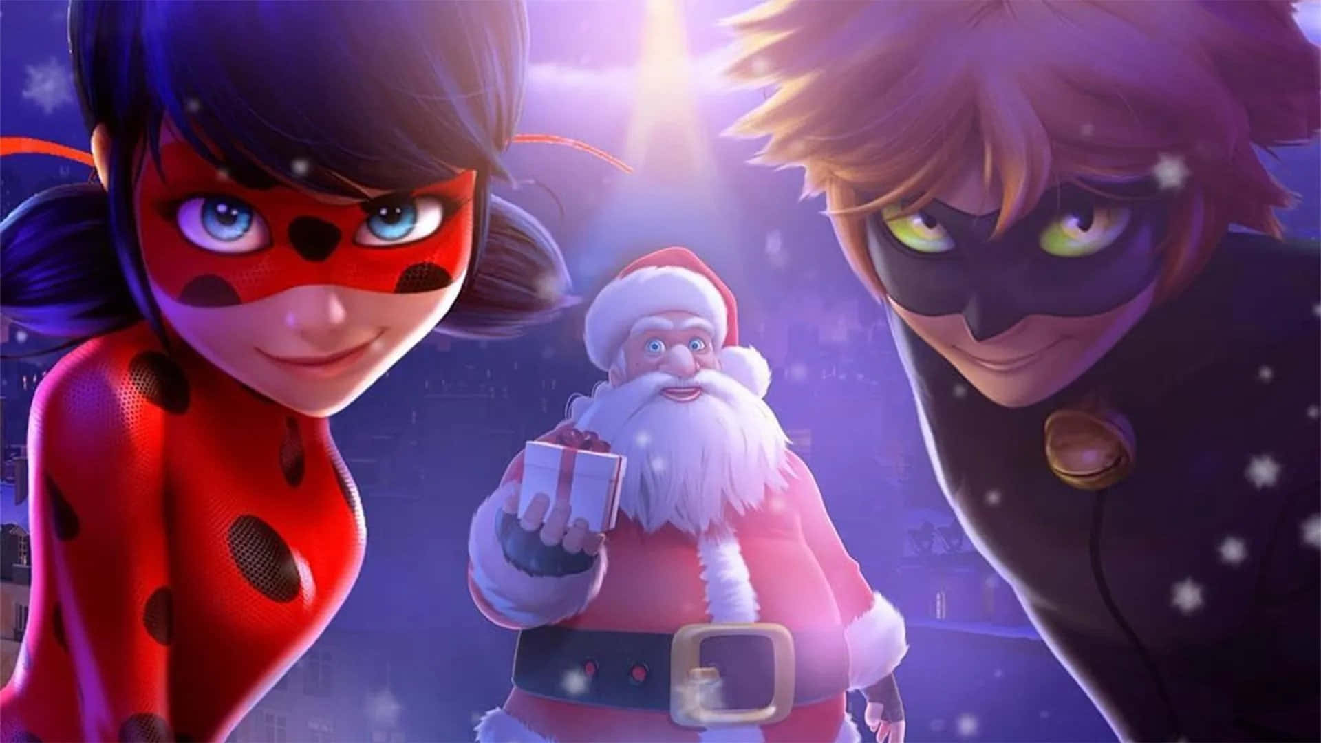 Miraculous 桌布 壁紙 — 瓢蟲和黑貓諾亞在雪紫夜空下夾著一位手持禮物的快樂聖誕老人。